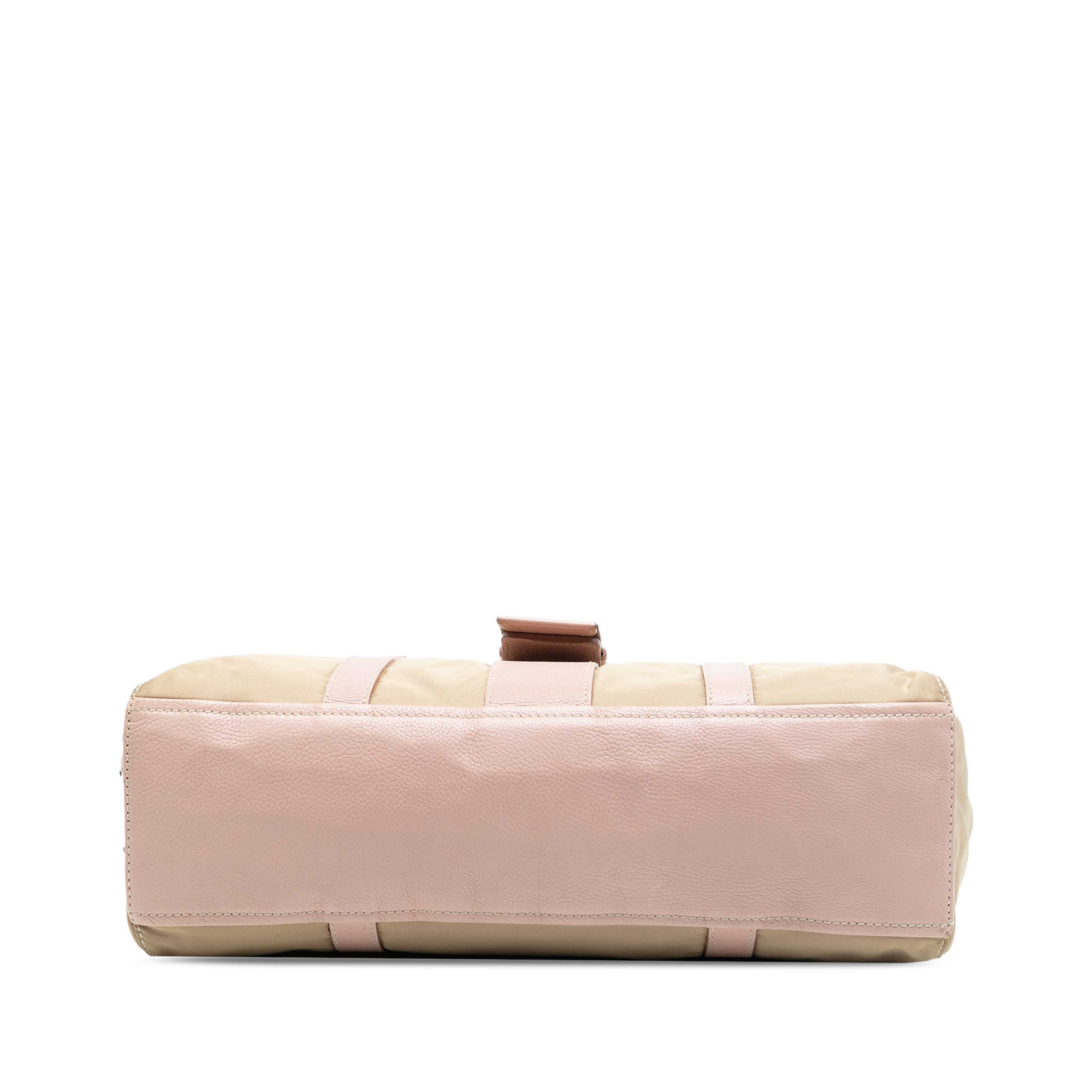 Prada Vitello Trimmed Tessuto Shoulder Bag, från Luxclusif, i färgen beige. Klicka för att öppna bilden i stort format