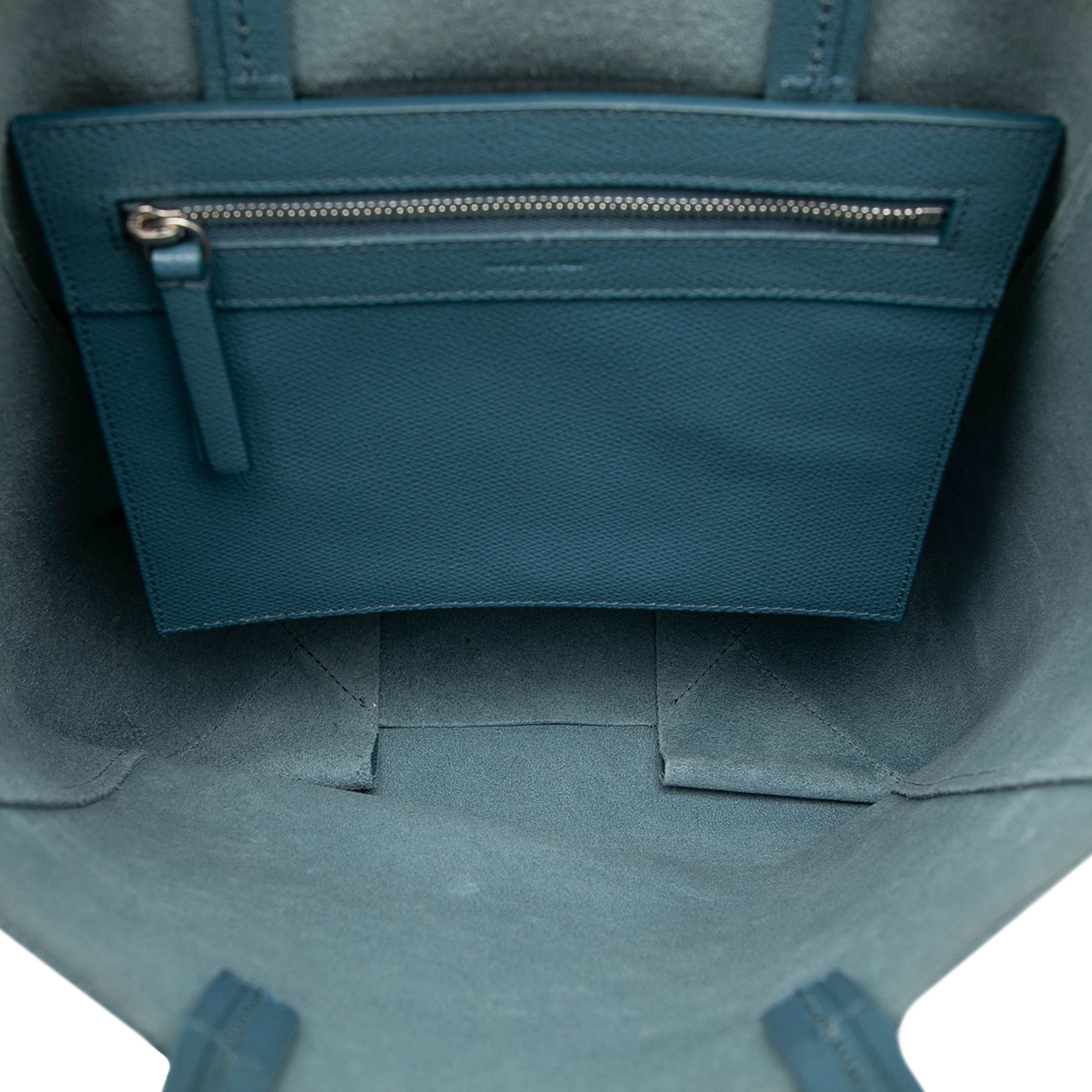 Celine Small Grained Calfskin Vertical Cabas Satchel, från Luxclusif, i färgen navy. Klicka för att öppna bilden i stort format