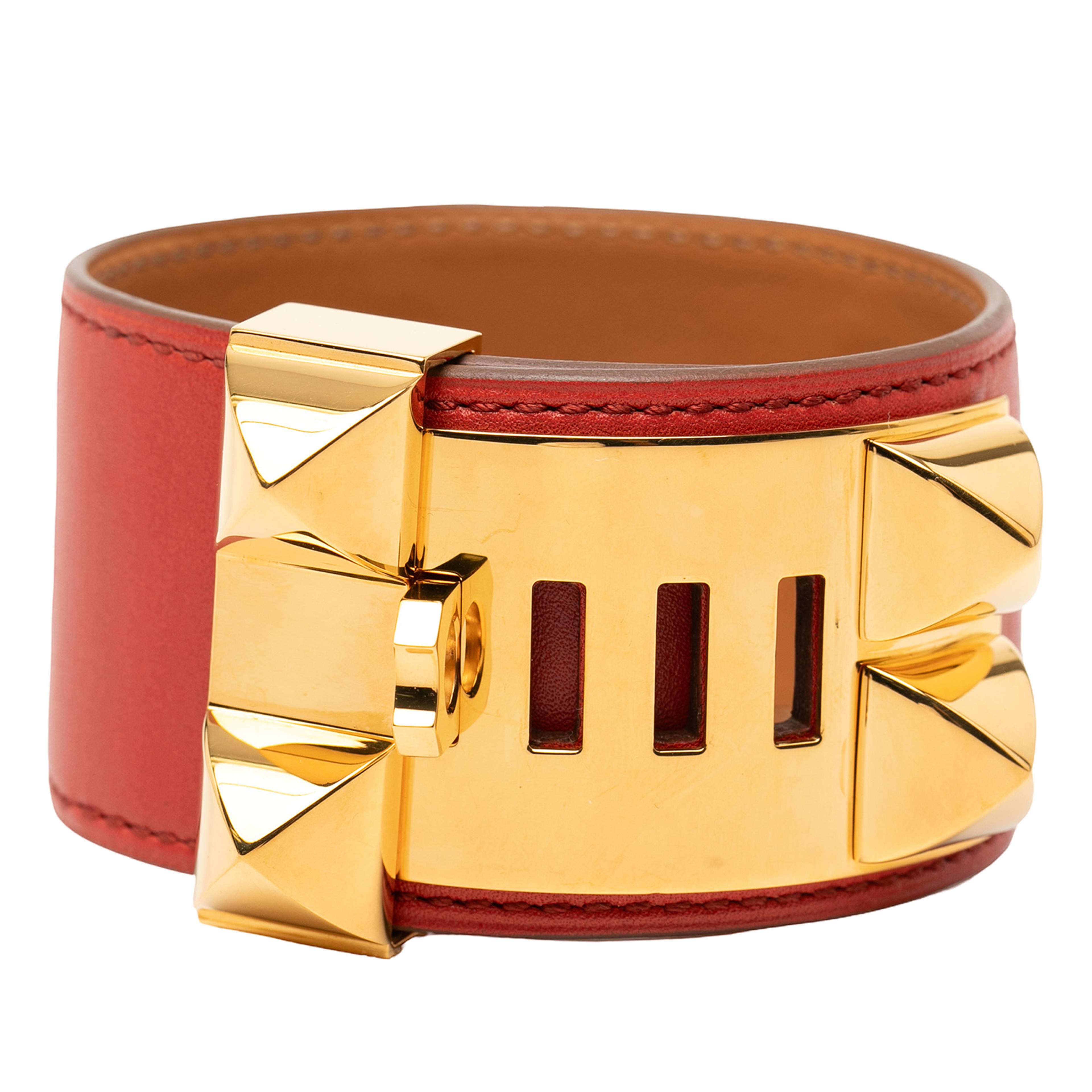 Hermès Swift And Gold Plated Collier De Chien Bracelet, från Luxclusif, i färgen red. Klicka för att öppna bilden i stort format