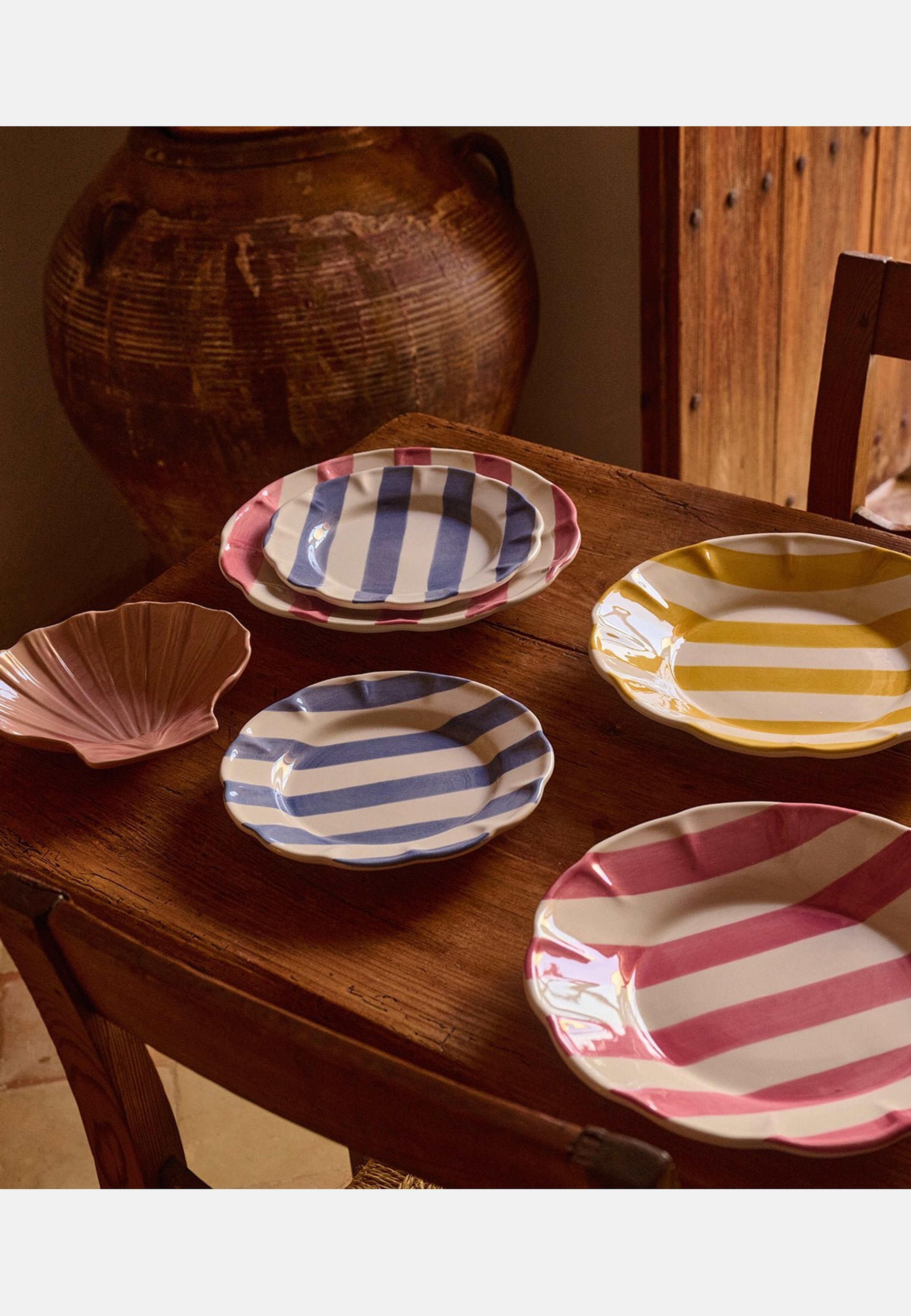 Stripe Assiett - 21 Cm, från Pick A Poppy, i färgen dark blue. Klicka för att öppna bilden i stort format