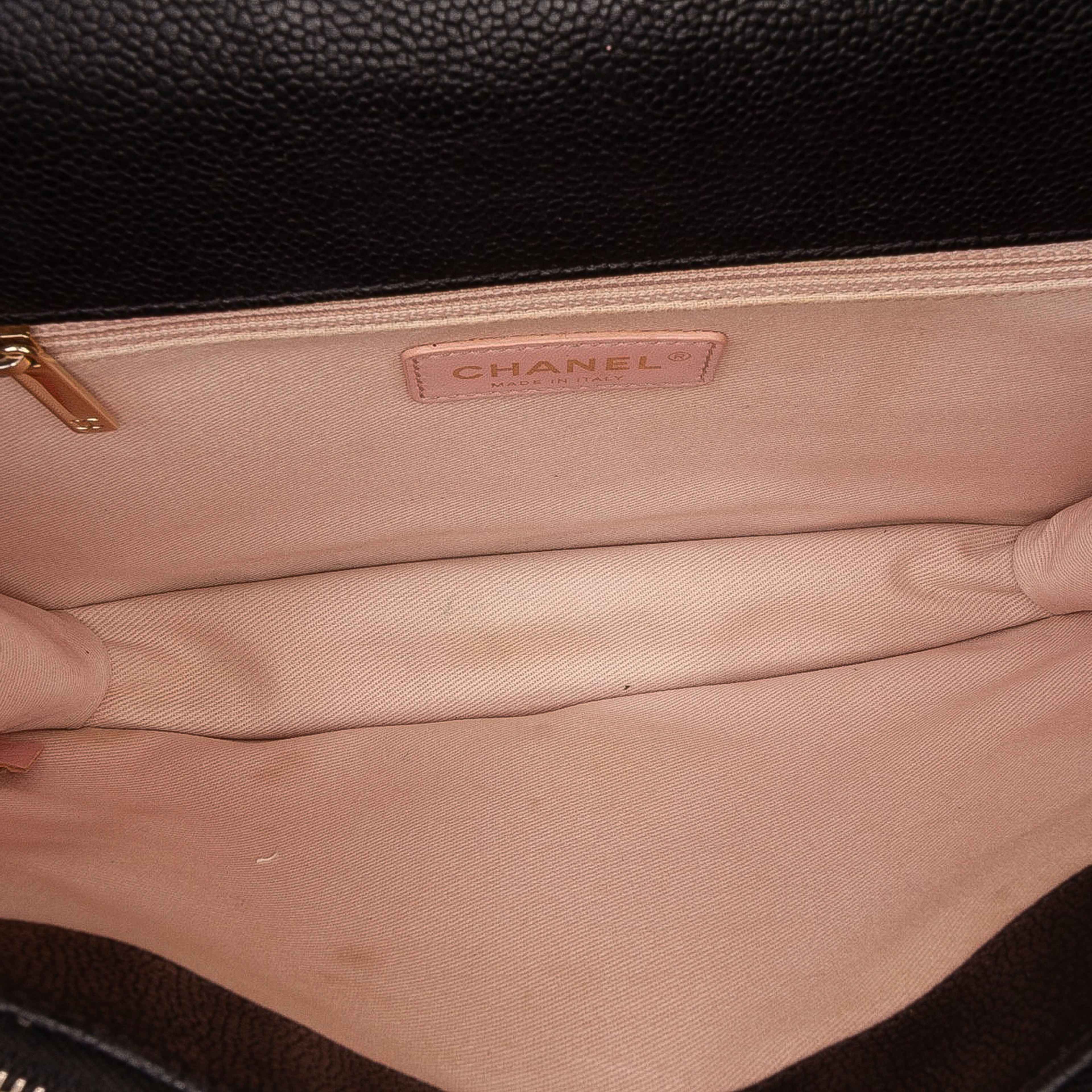 Chanel Paris Cuba Medium Caviar Thread Around Flap, från Luxclusif, i färgen black. Klicka för att öppna bilden i stort format