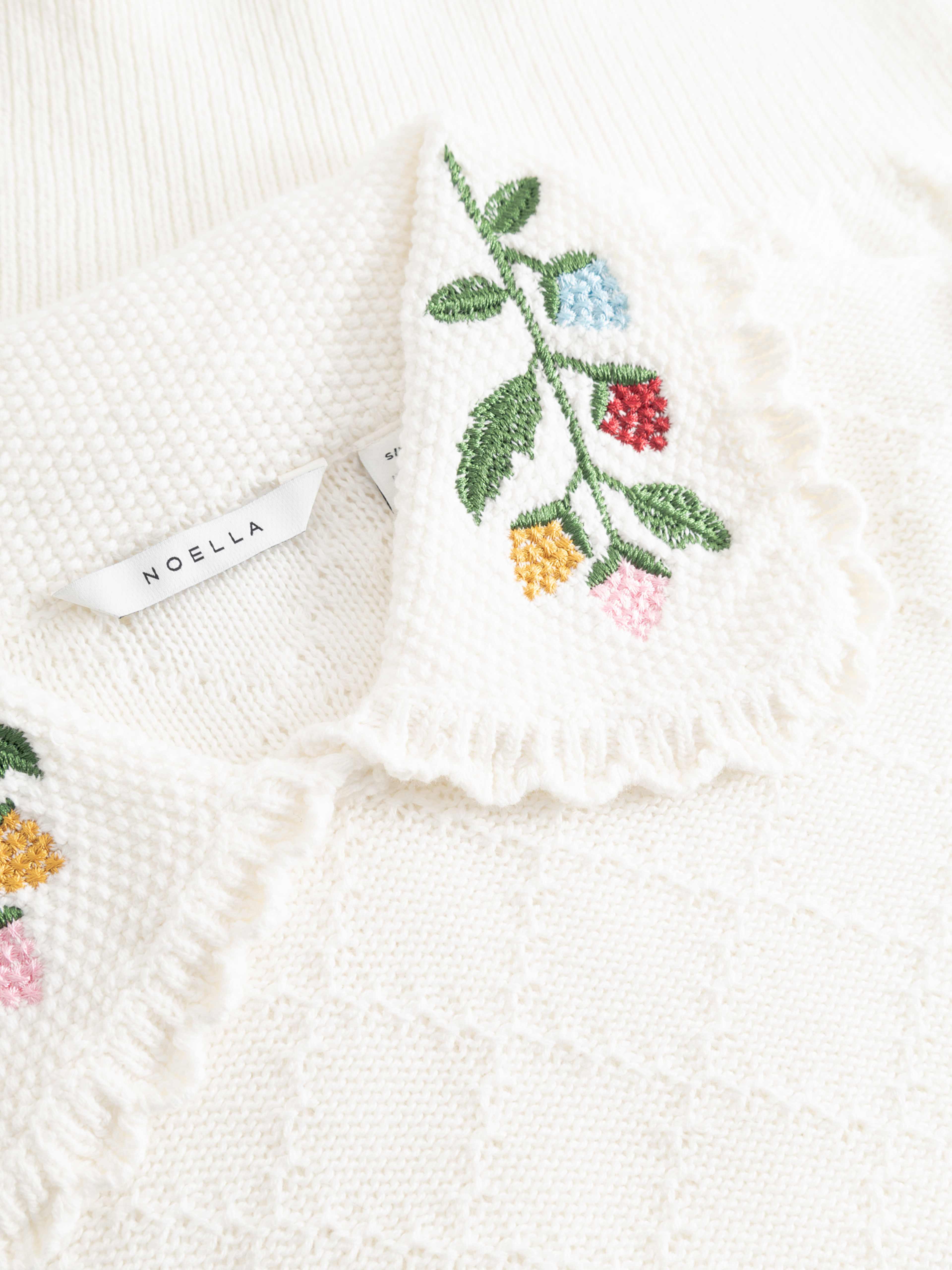 Lavinia Dress, från Noella, i färgen ivory. Klicka för att öppna bilden i stort format