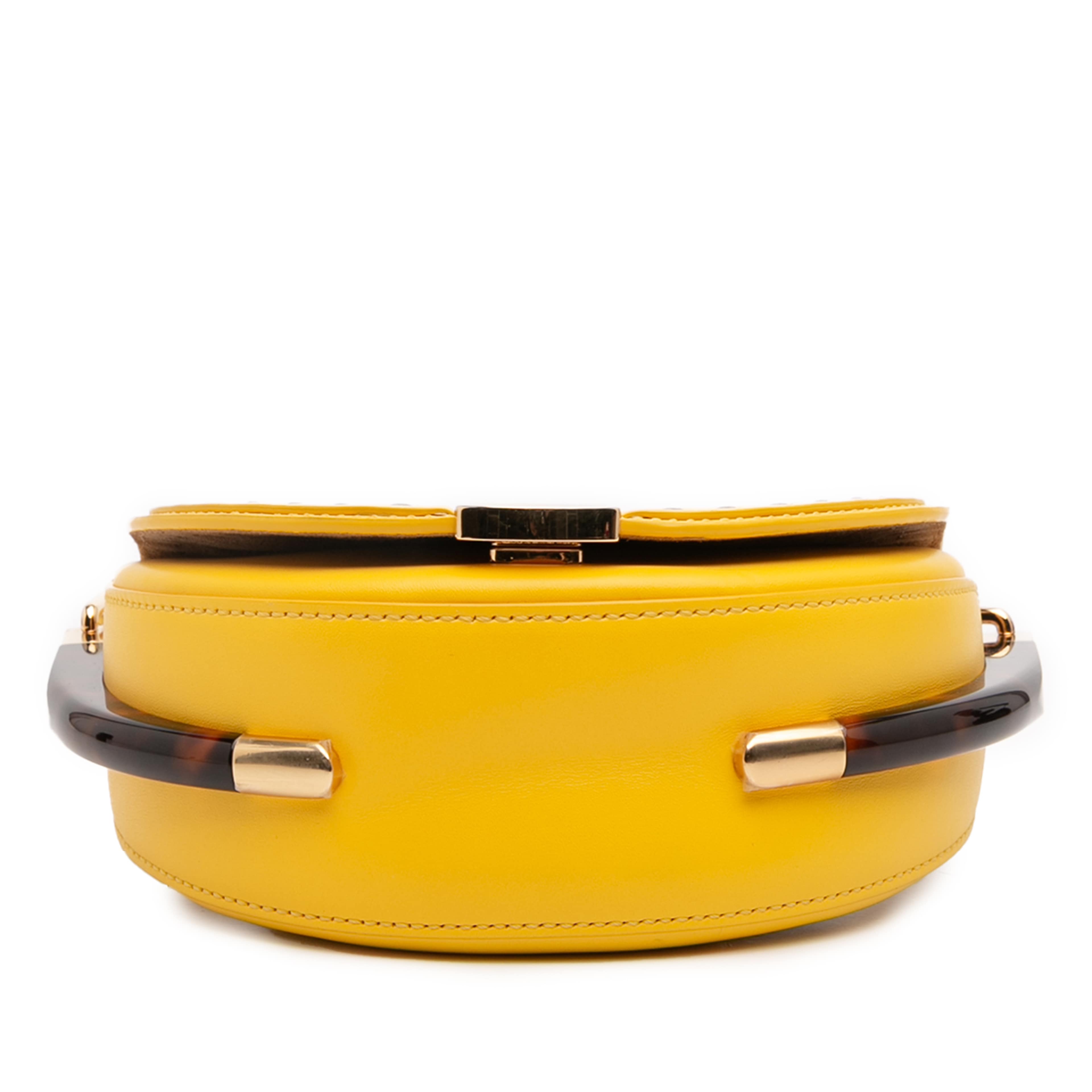 Fendi Leather Moonlight Crossbody, från Luxclusif, i färgen yellow. Klicka för att öppna bilden i stort format