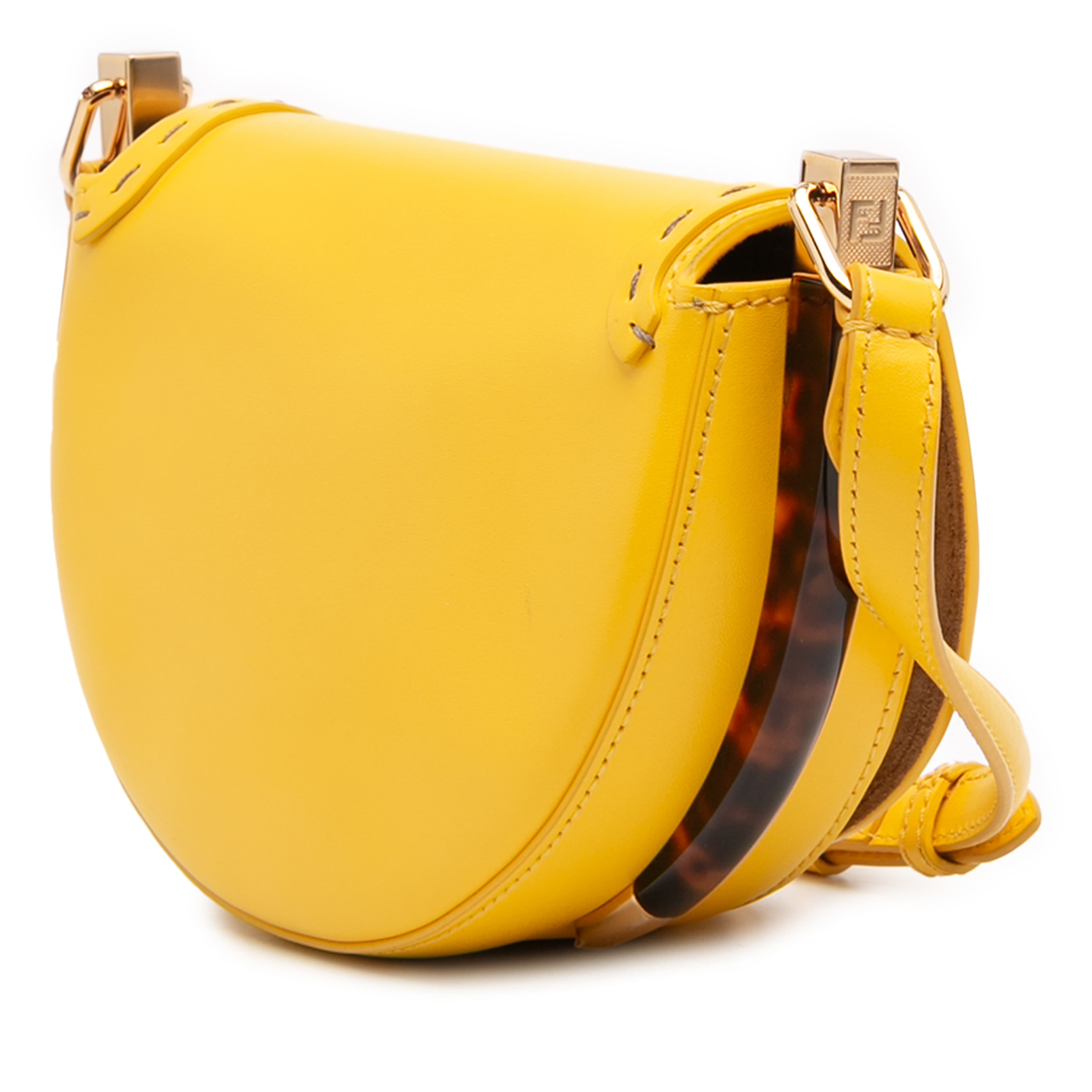 Fendi Leather Moonlight Crossbody, från Luxclusif, i färgen gul. Klicka för att öppna bilden i stort format