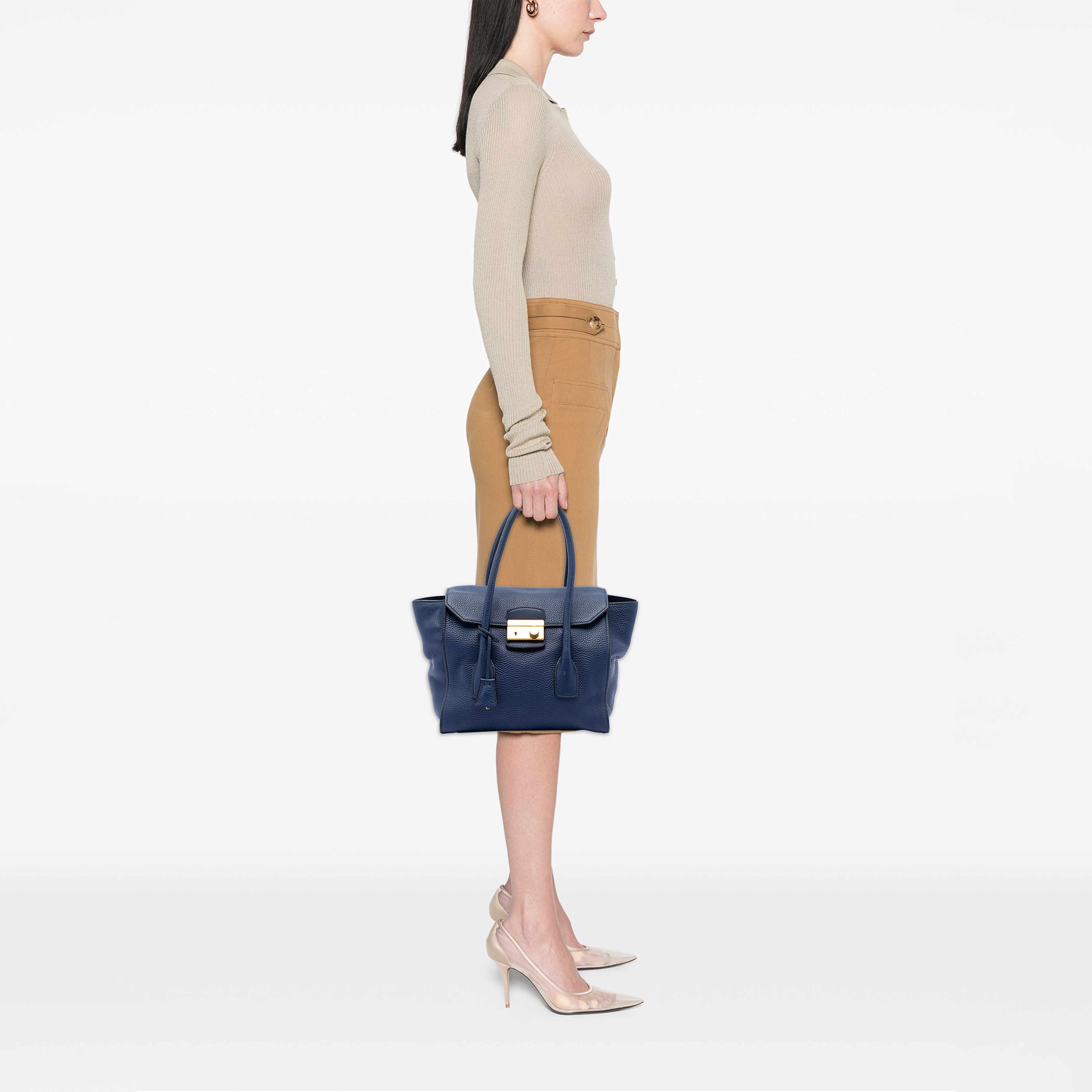 Prada Vitello Daino Sound Lock Satchel, från Luxclusif, i färgen blå. Klicka för att öppna bilden i stort format