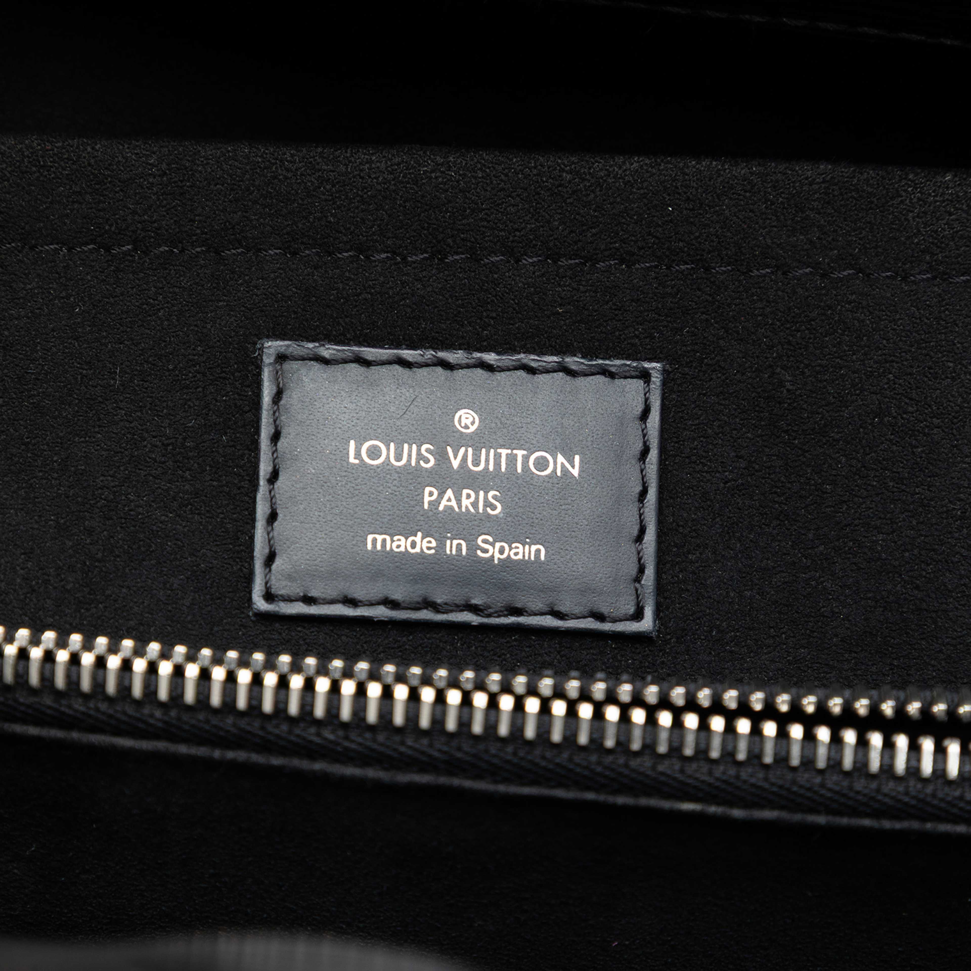 Louis Vuitton Epi Marly Mm, från Luxclusif, i färgen svart. Klicka för att öppna bilden i stort format