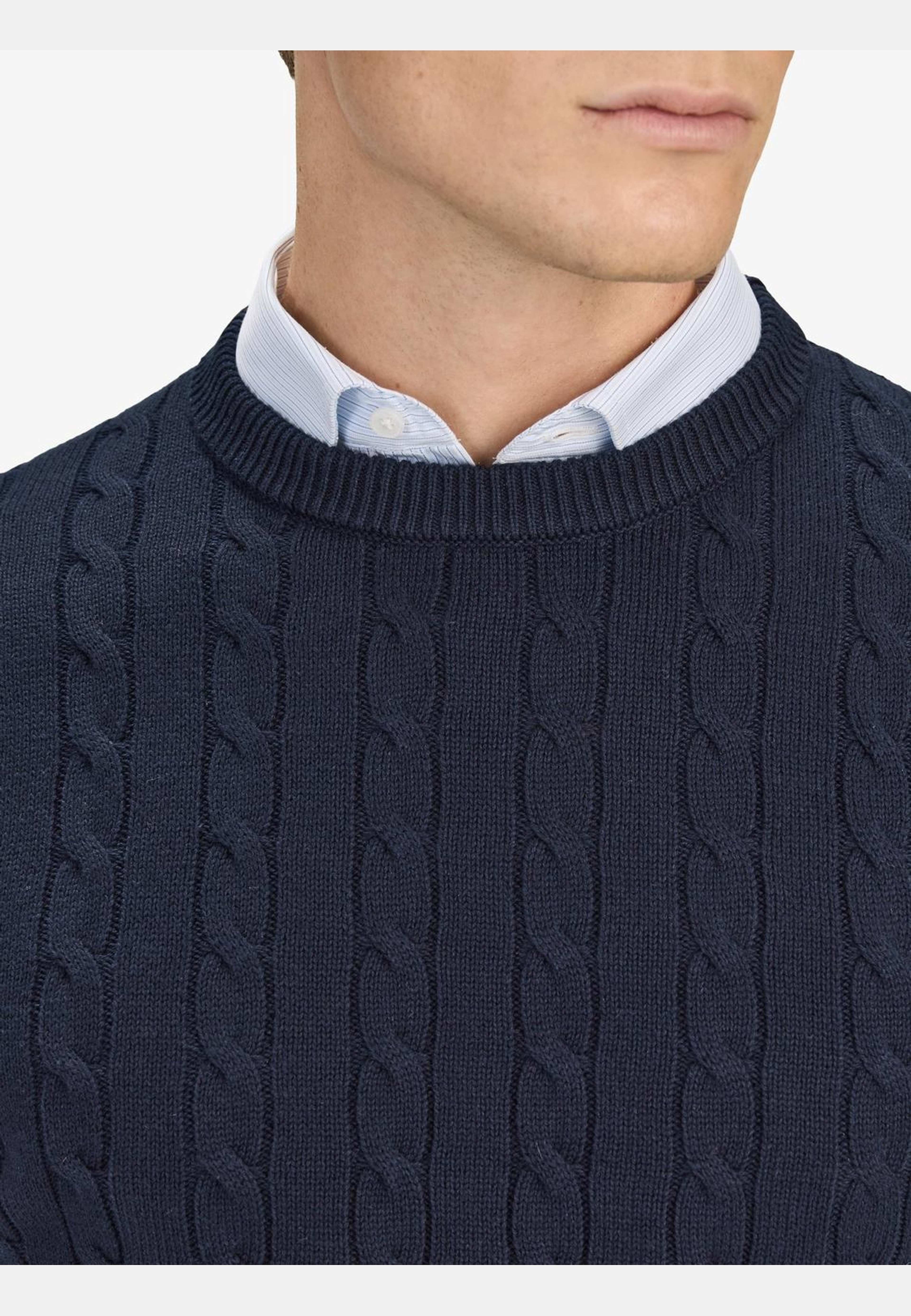 Cotton Cable Knitted Crew Neck Sweater (haidar), från John Henric, i färgen navy blue. Klicka för att öppna bilden i stort format