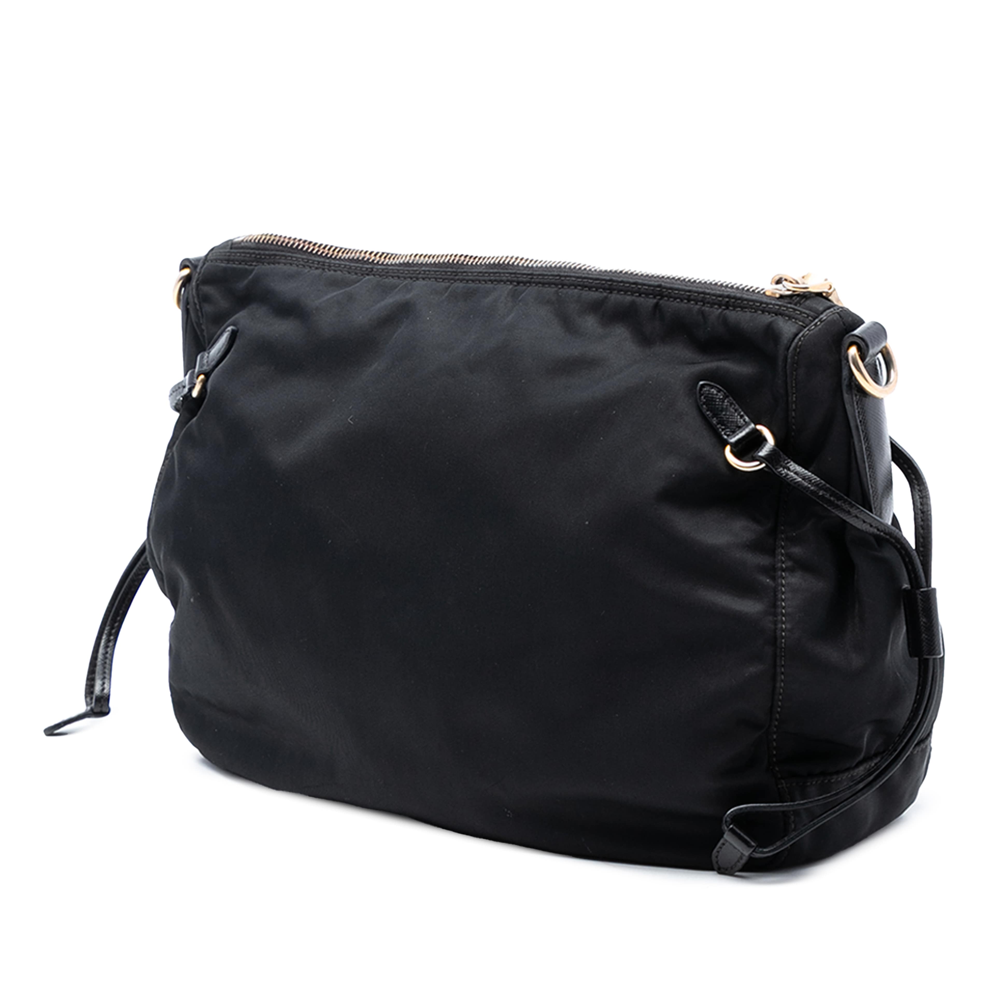 Prada Saffiano Trimmed Tessuto Zip Top Shoulder Bag, från Luxclusif, i färgen black. Klicka för att öppna bilden i stort format