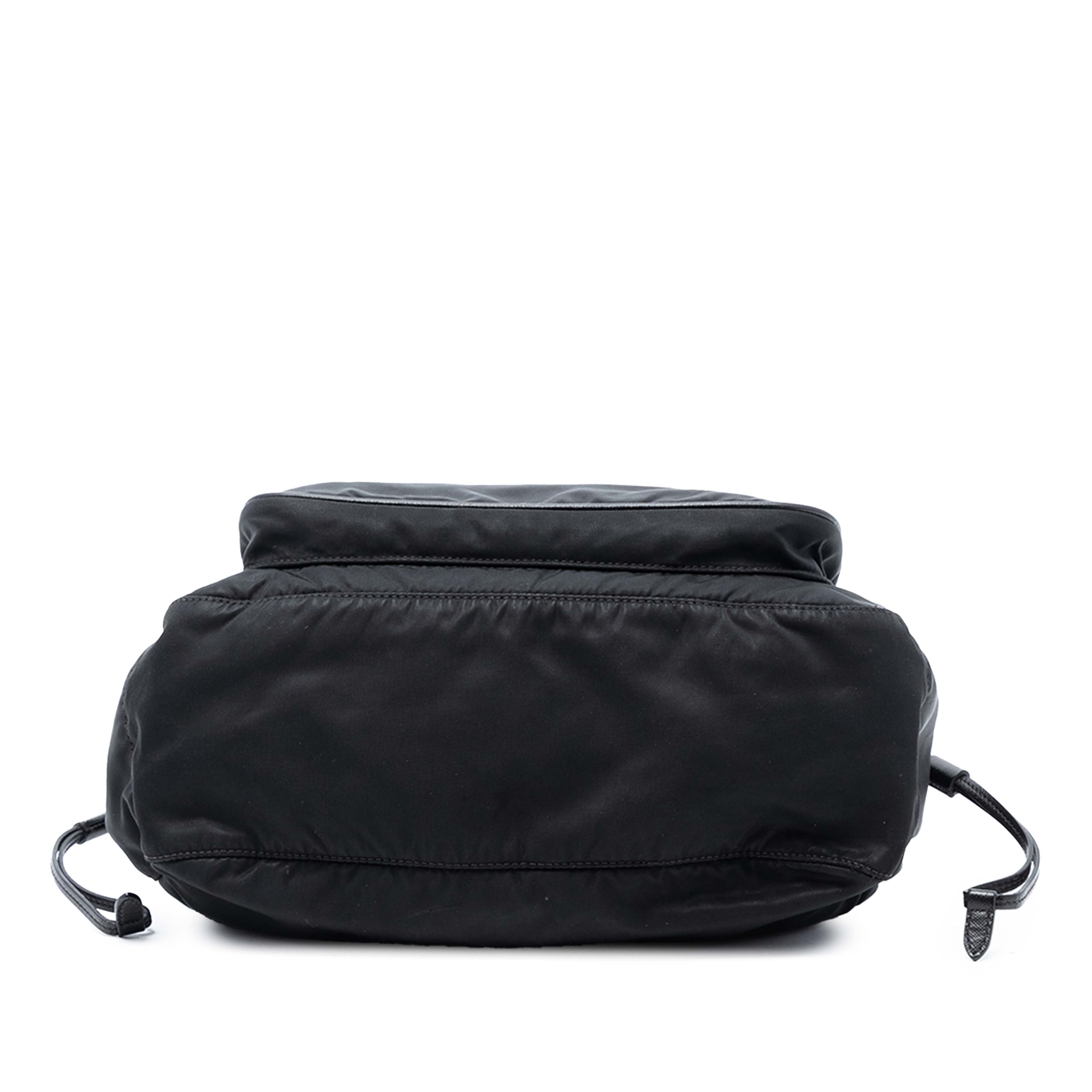 Prada Saffiano Trimmed Tessuto Zip Top Shoulder Bag, från Luxclusif, i färgen black. Klicka för att öppna bilden i stort format