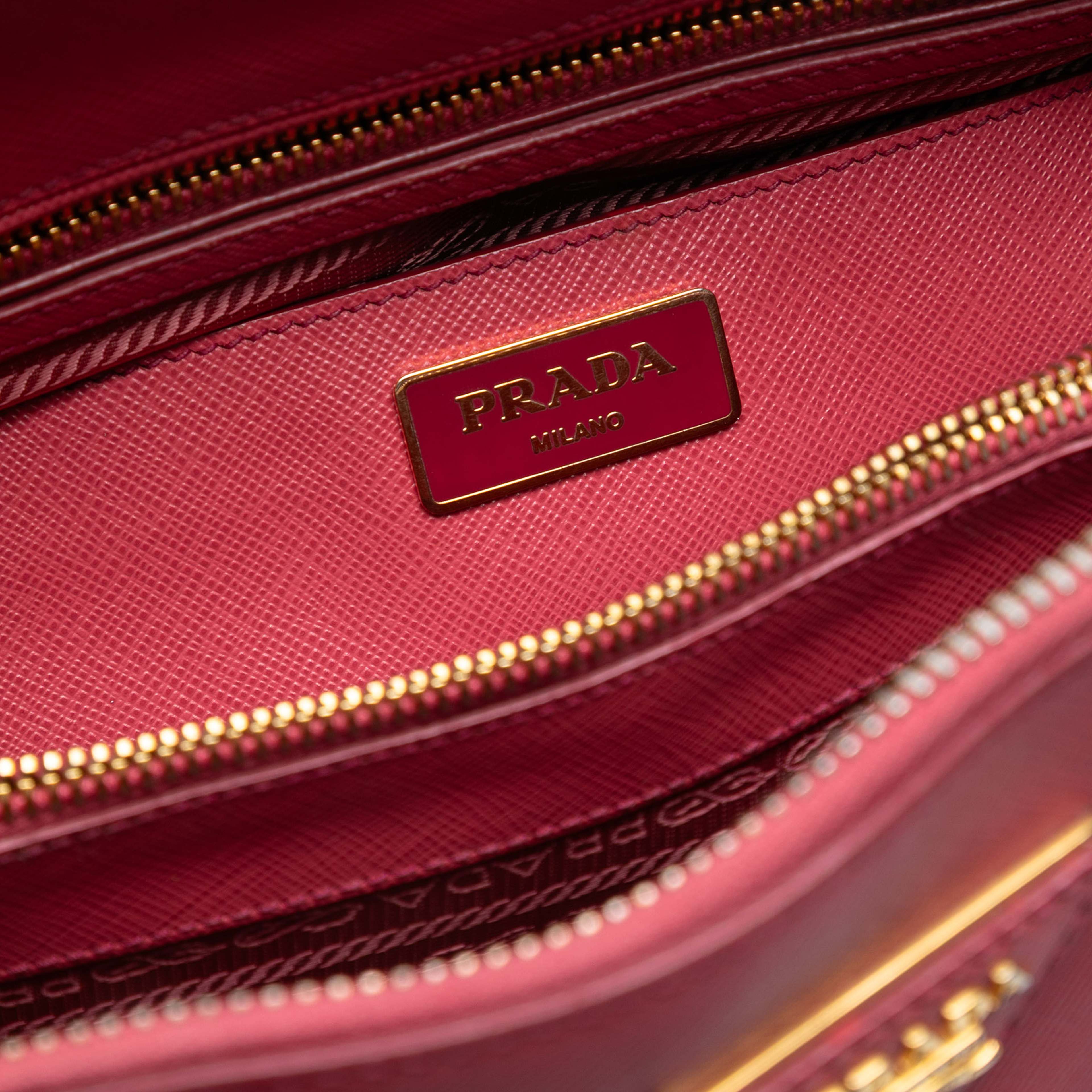 Prada Medium Saffiano Lux Promenade Satchel, från Luxclusif, i färgen blush. Klicka för att öppna bilden i stort format