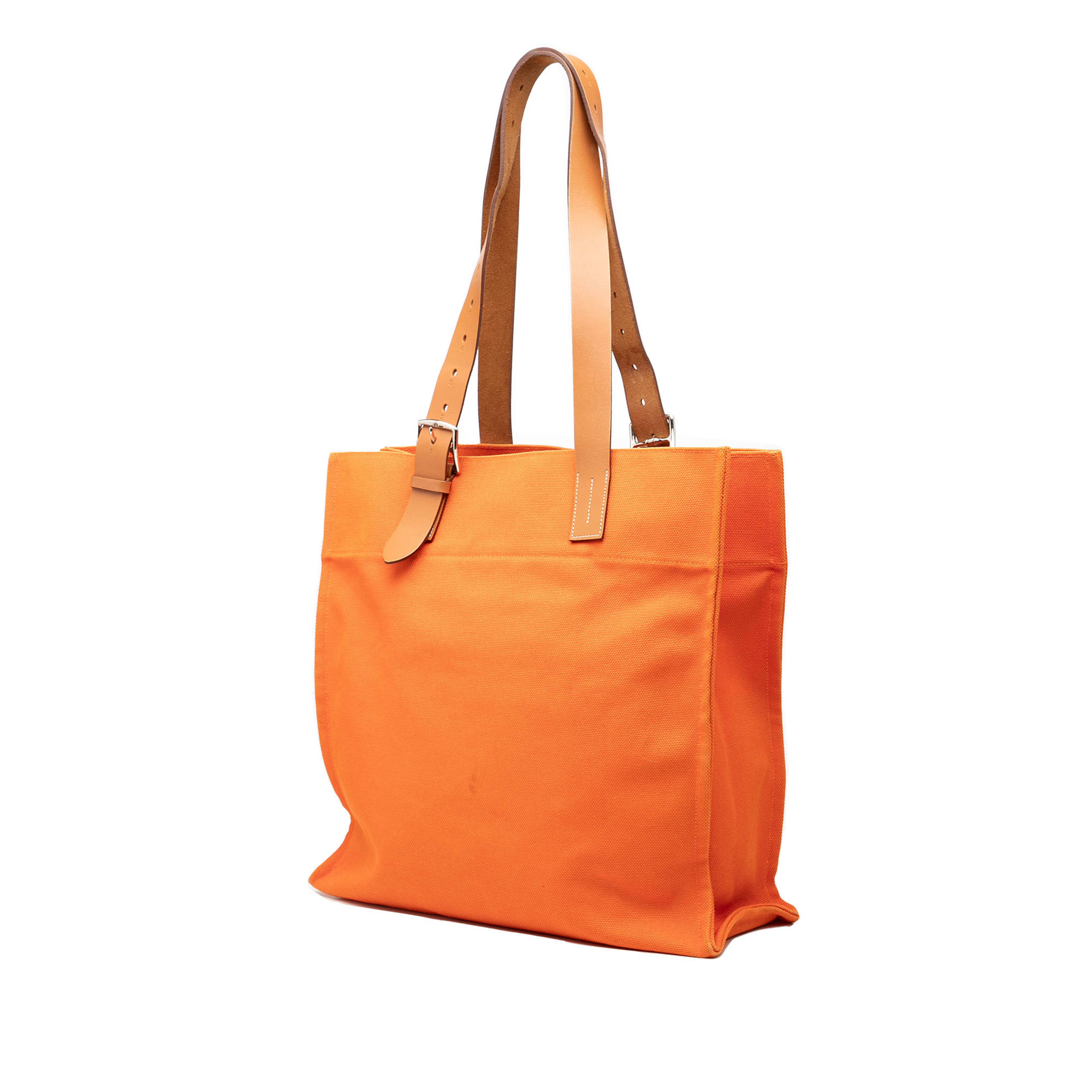 Hermès Toile Etriviere Shopping Tote, från Luxclusif, i färgen orange. Klicka för att öppna bilden i stort format