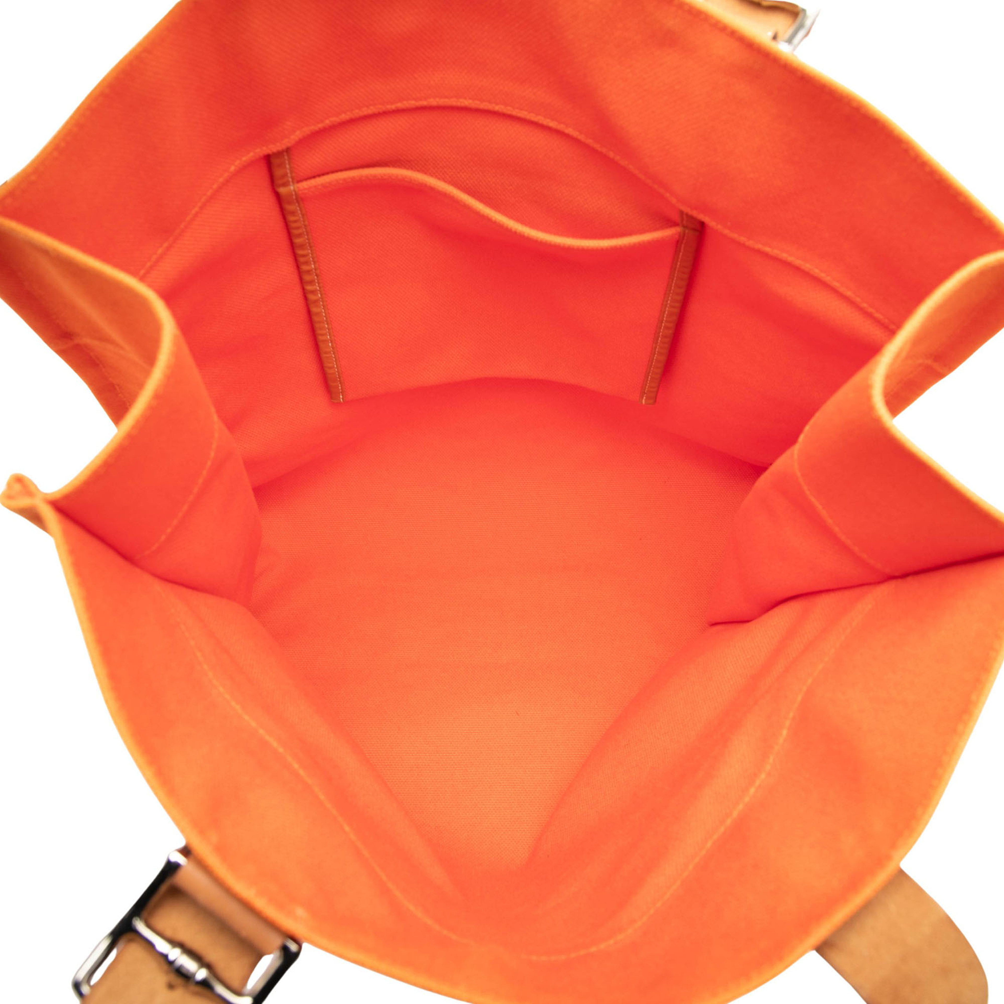 Hermès Toile Etriviere Shopping Tote, från Luxclusif, i färgen orange. Klicka för att öppna bilden i stort format