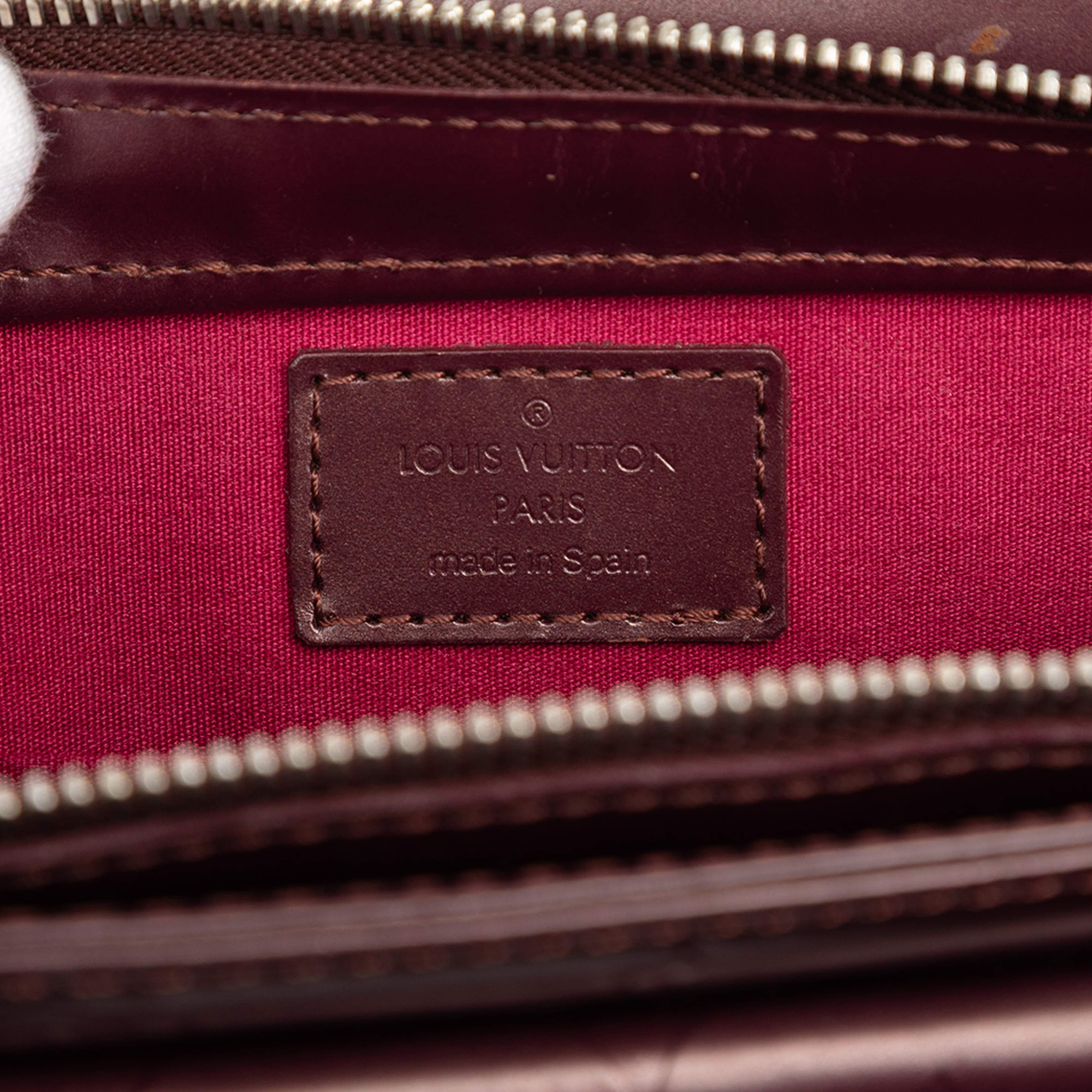 Louis Vuitton Monogram Mat Alston, från Luxclusif, i färgen burgundy. Klicka för att öppna bilden i stort format