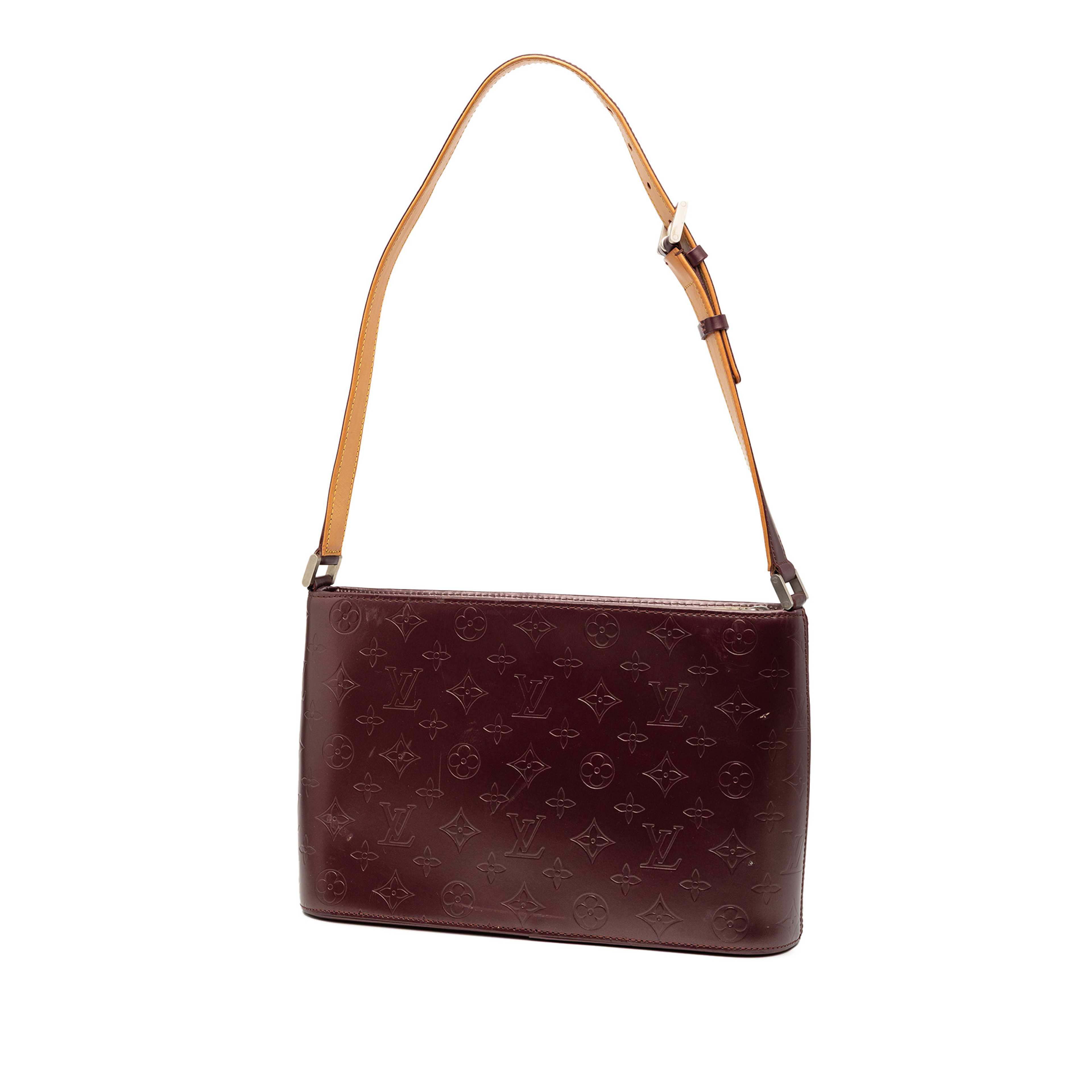 Louis Vuitton Monogram Mat Alston, från Luxclusif, i färgen röd. Klicka för att öppna bilden i stort format