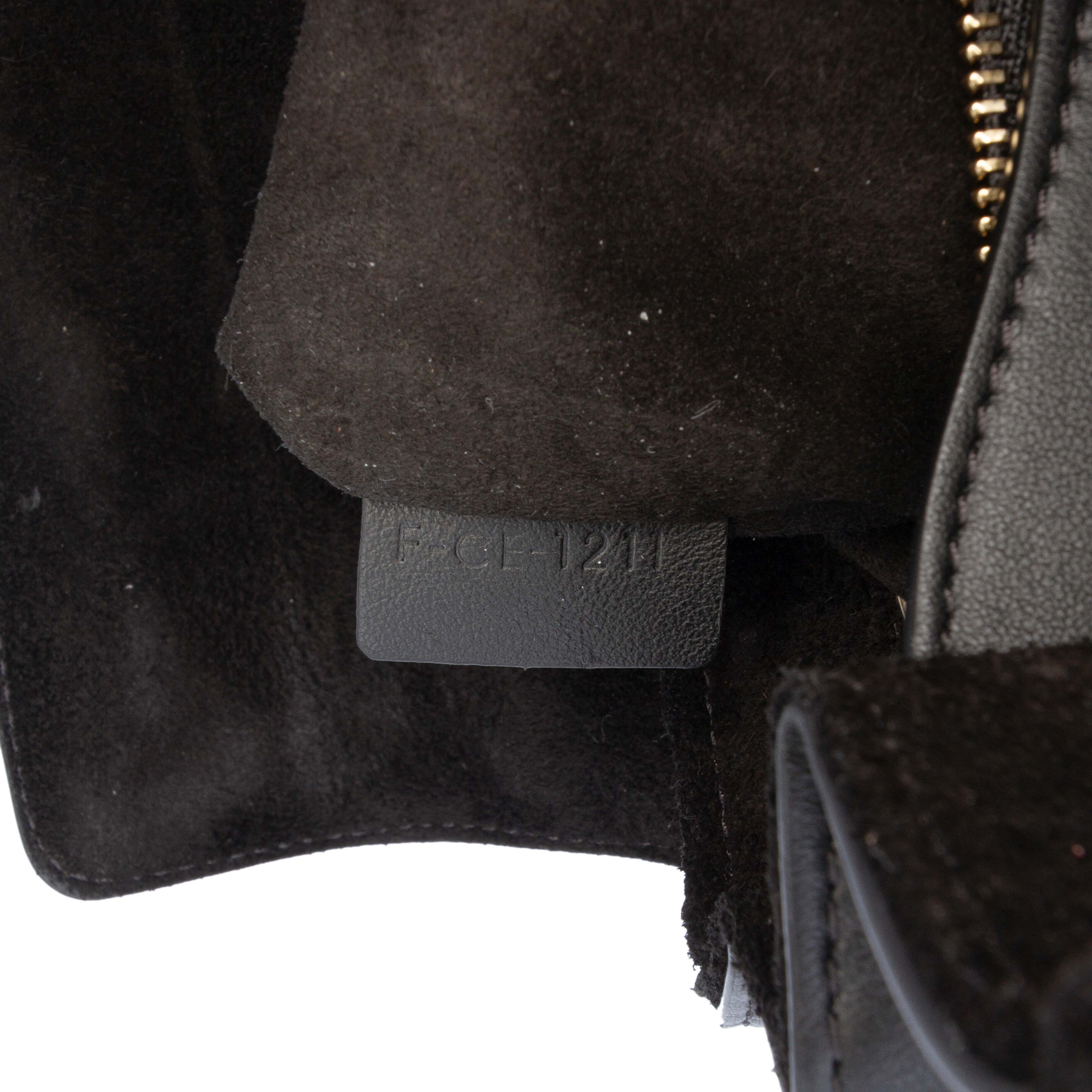 Celine Teen Smooth Calfskin Soft 16 Crossbody, från Luxclusif, i färgen black. Klicka för att öppna bilden i stort format