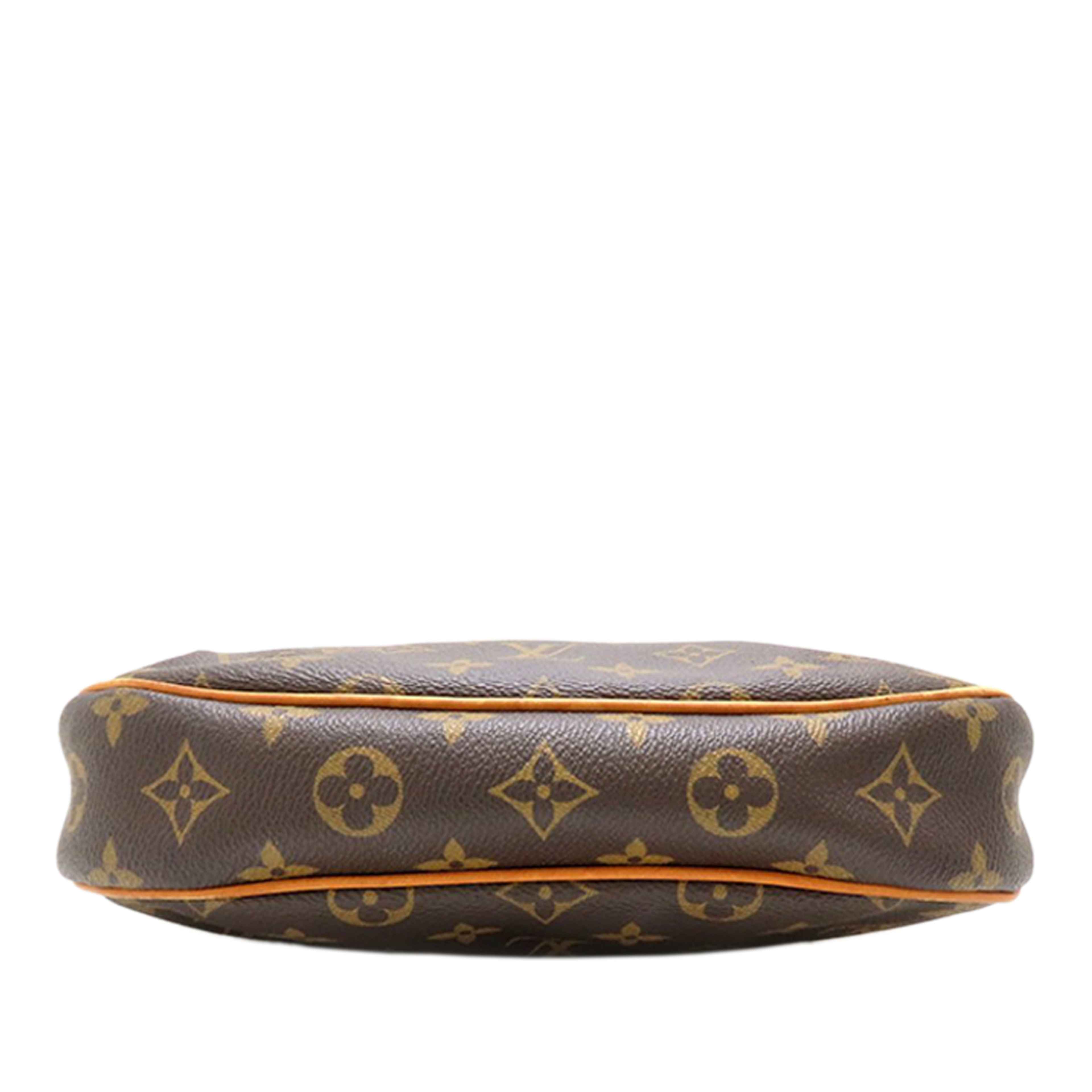 Louis Vuitton Monogram Odeon Pm, från Luxclusif, i färgen brown. Klicka för att öppna bilden i stort format
