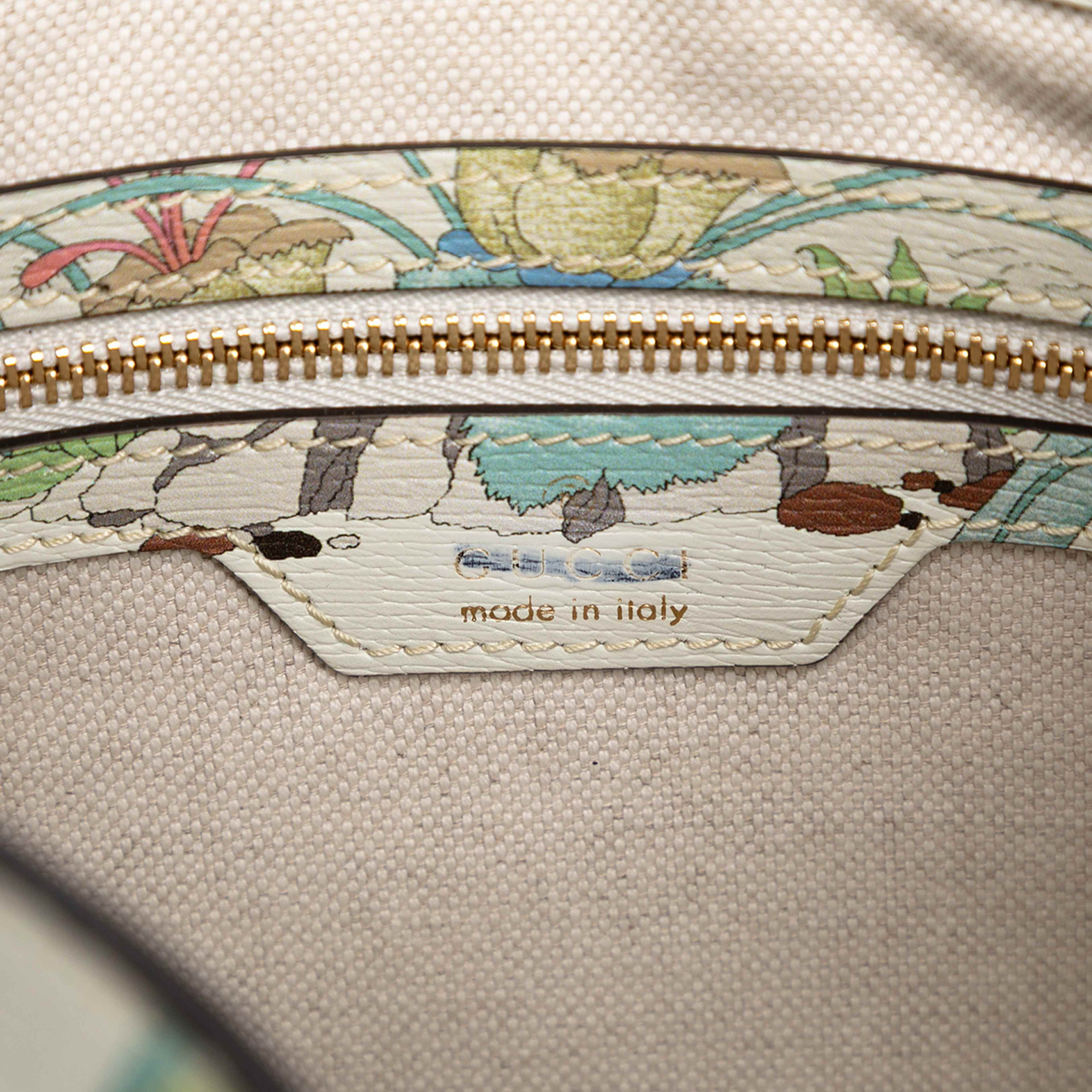 Gucci Small Calfskin Tiger Jackie 1961 Crossbody, från Luxclusif, i färgen blue. Klicka för att öppna bilden i stort format