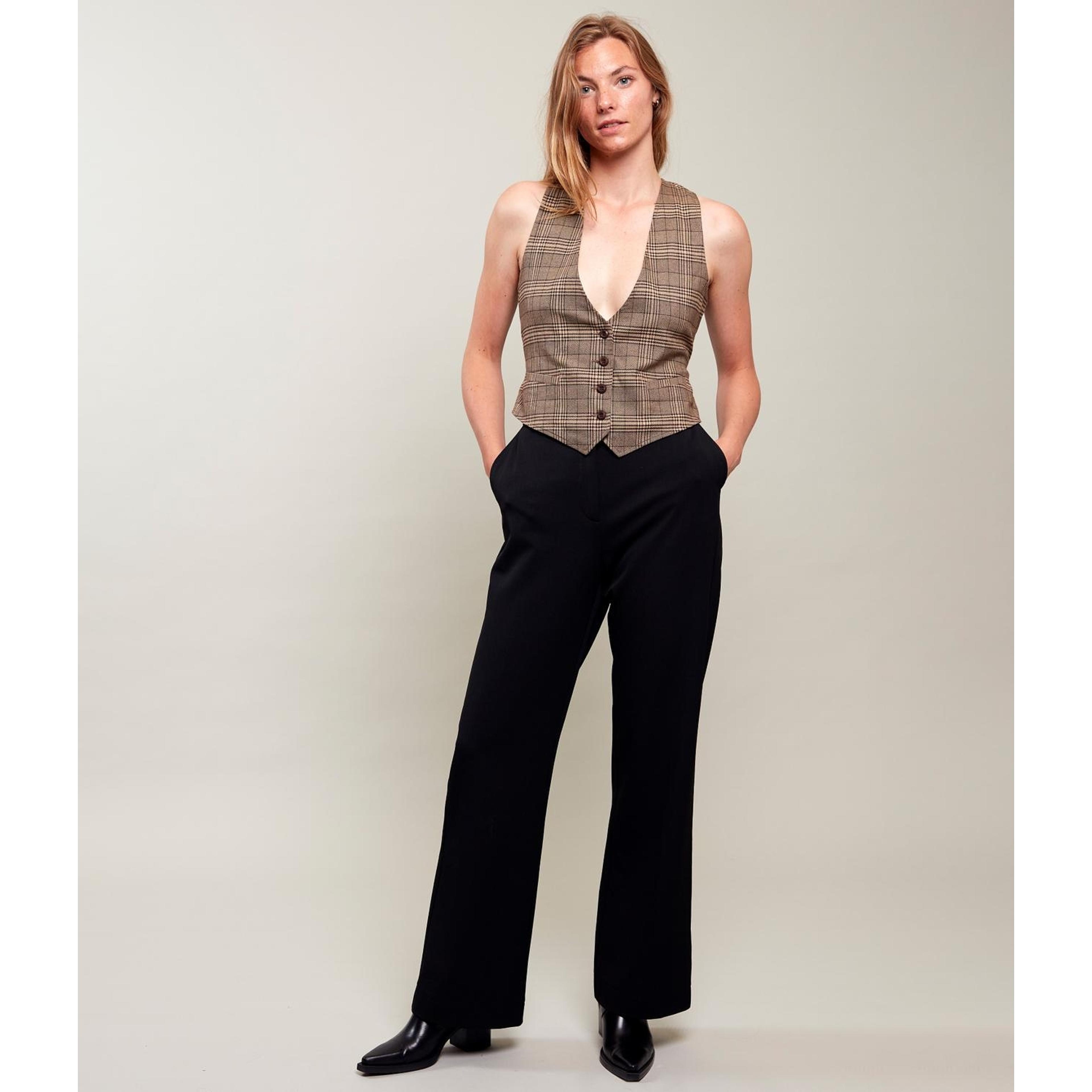 Lova Vest Suited