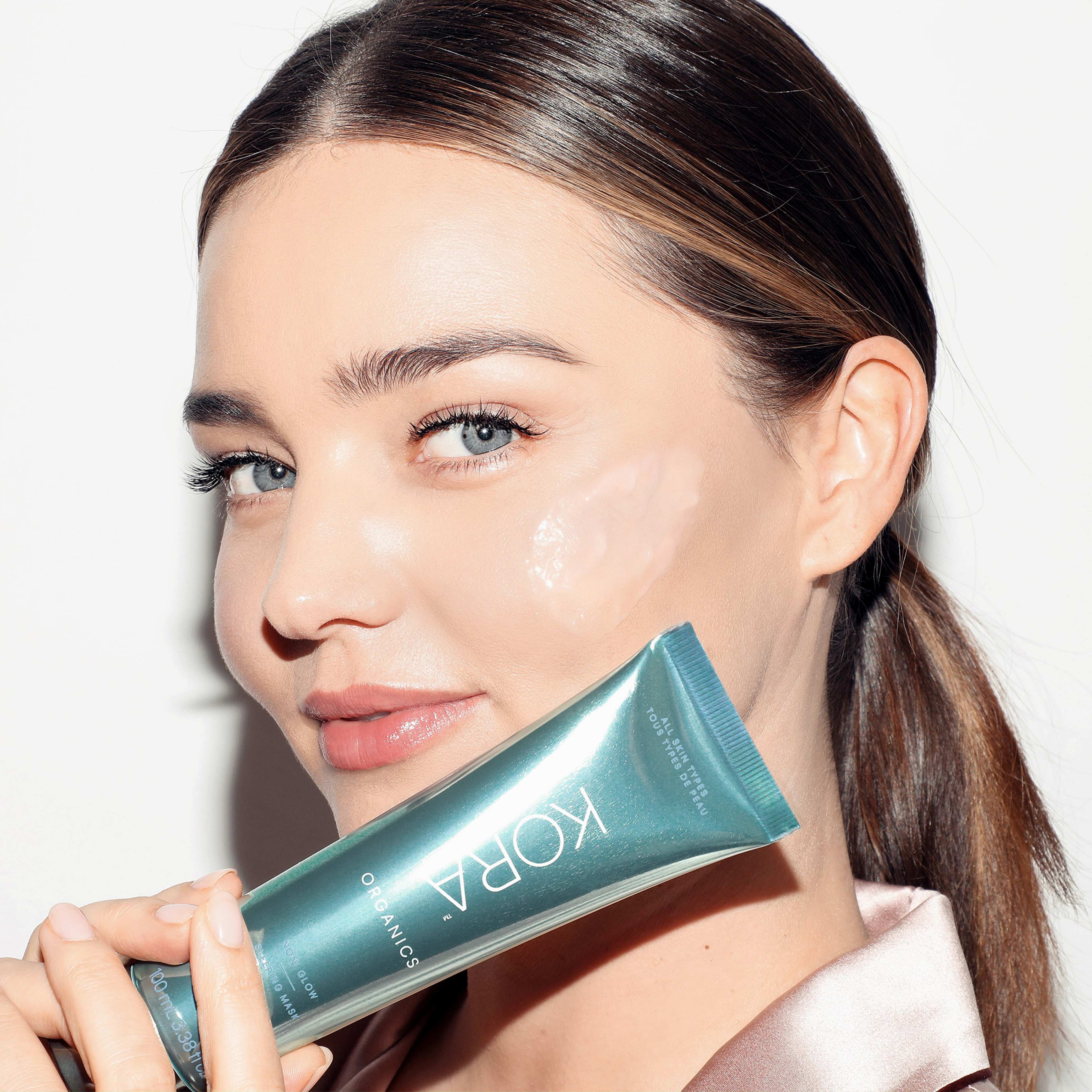 Noni Glow Sleeping Mask, från KORA Organics. Klicka för att öppna bilden i stort format