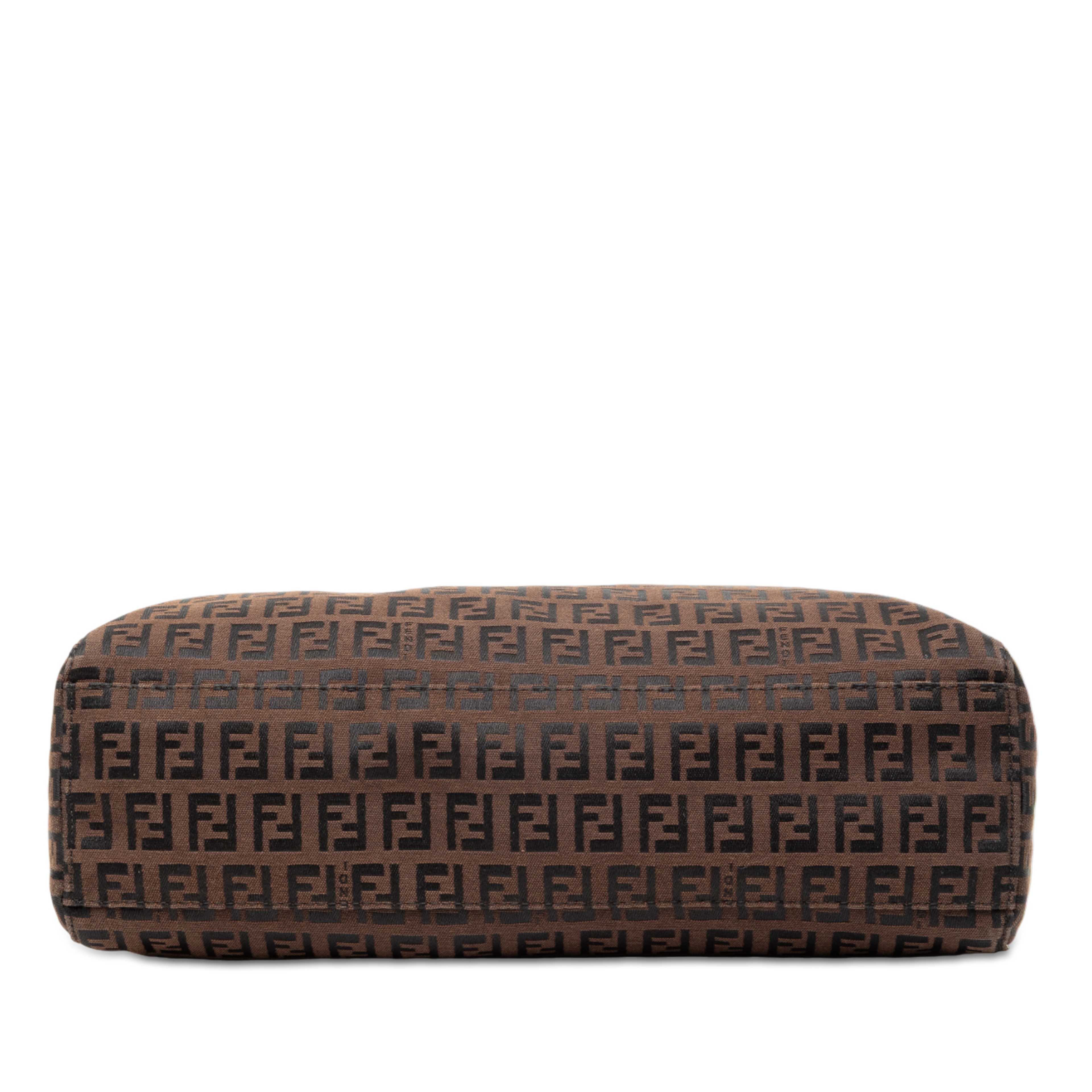 Fendi Zucchino Canvas Tote, från Luxclusif, i färgen dark brown. Klicka för att öppna bilden i stort format