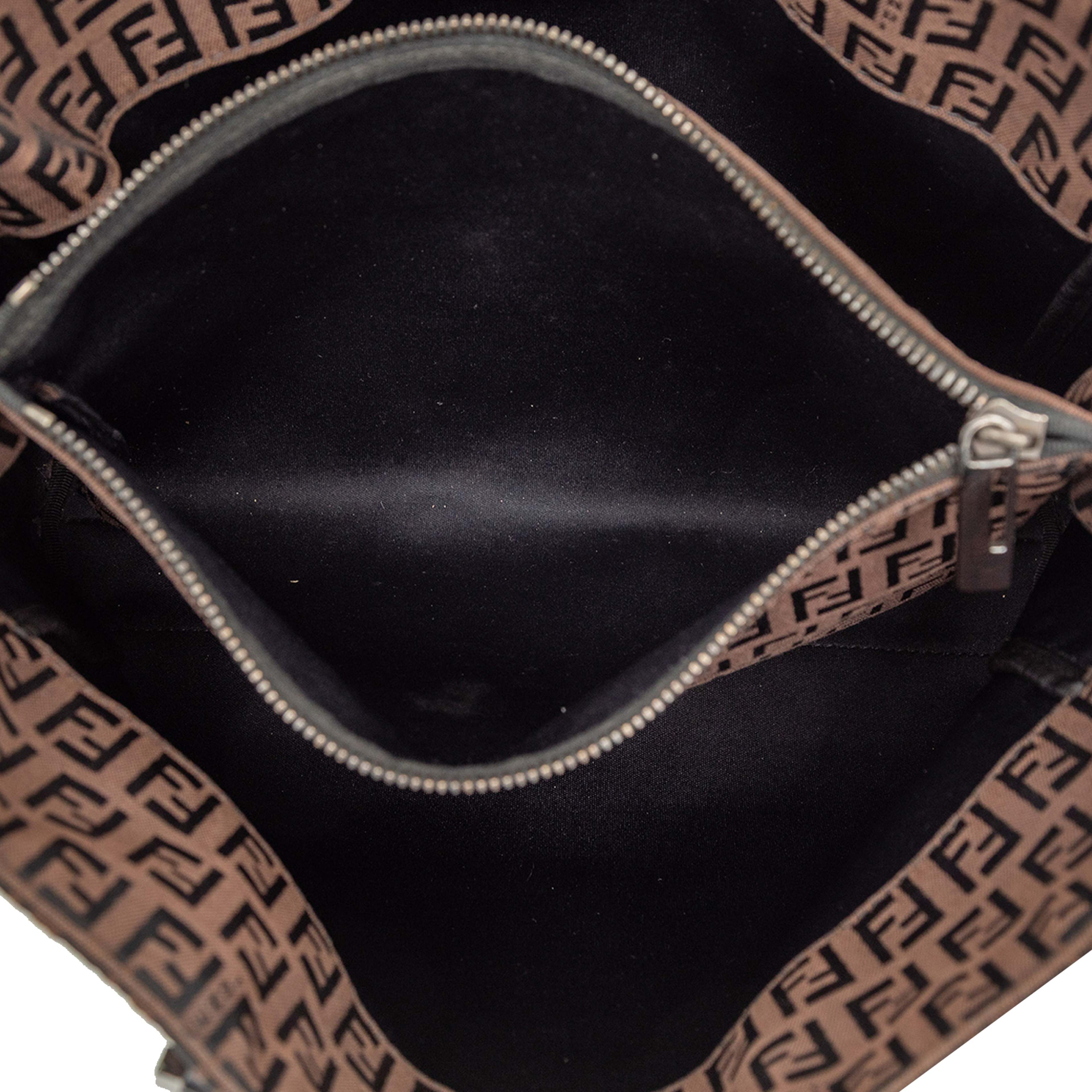 Fendi Zucchino Canvas Tote, från Luxclusif, i färgen dark brown. Klicka för att öppna bilden i stort format