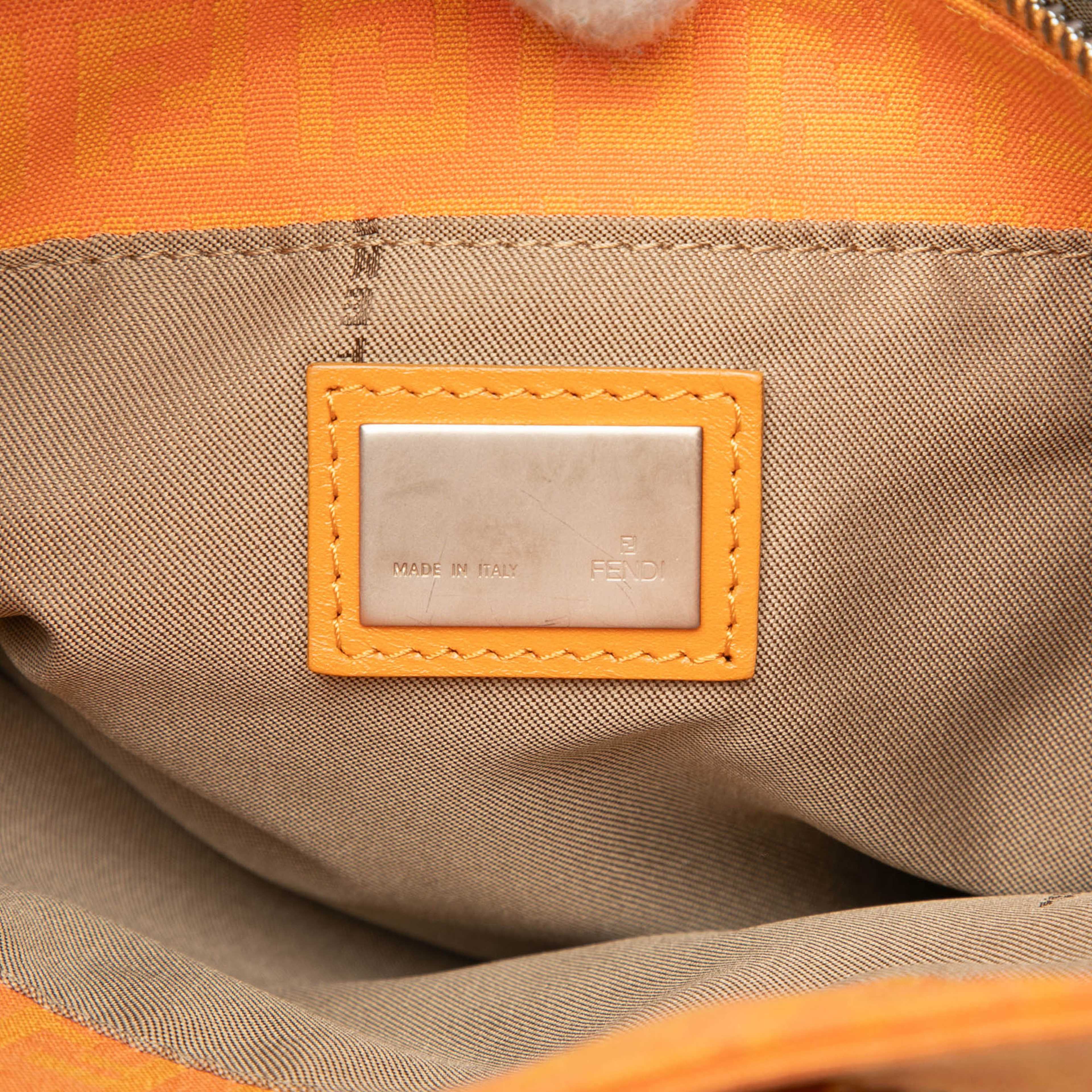 Fendi Zucchino Canvas Tote, från Luxclusif, i färgen orange. Klicka för att öppna bilden i stort format