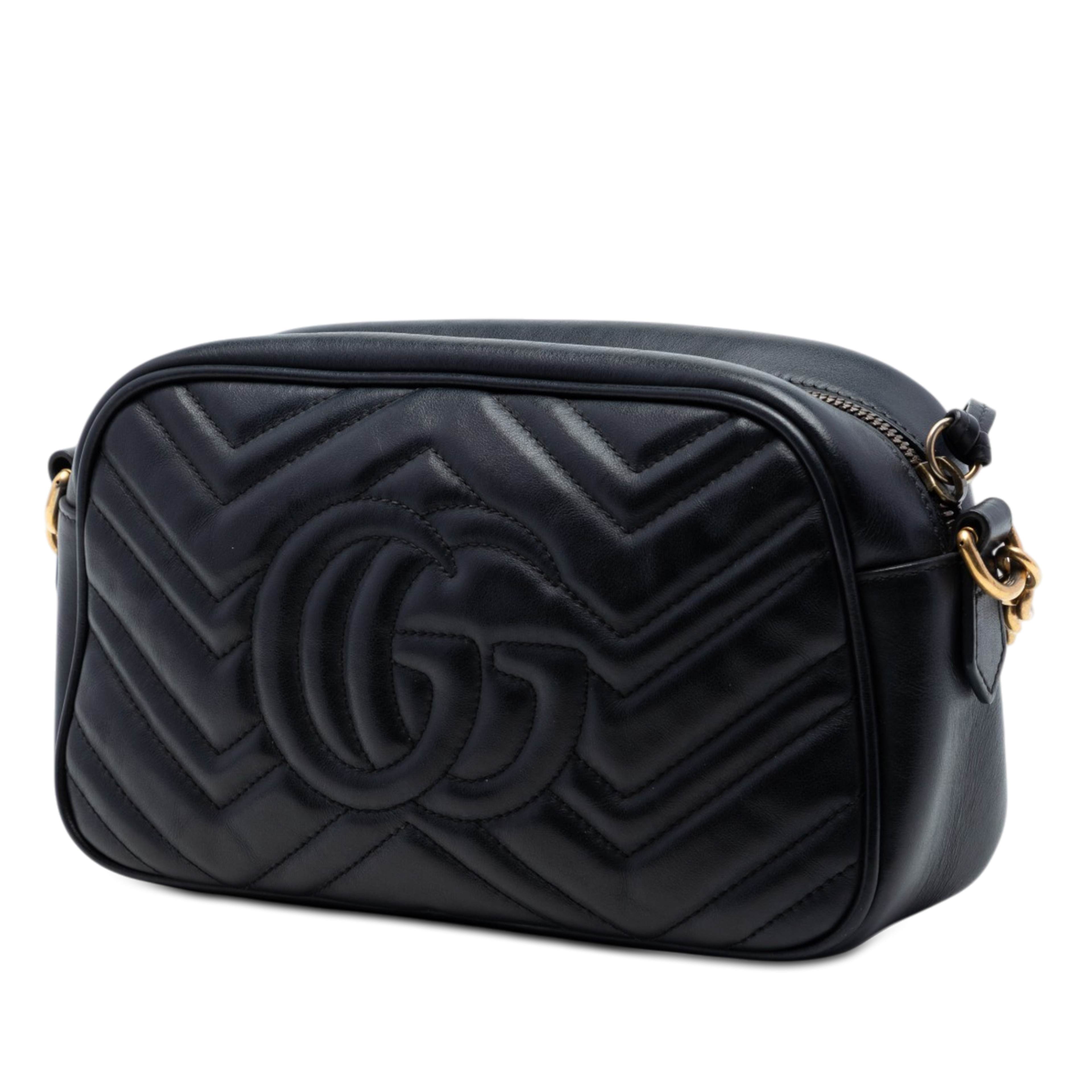 Gucci Small Gg Marmont Matelasse Calfskin Crossbody, från Luxclusif, i färgen svart. Klicka för att öppna bilden i stort format