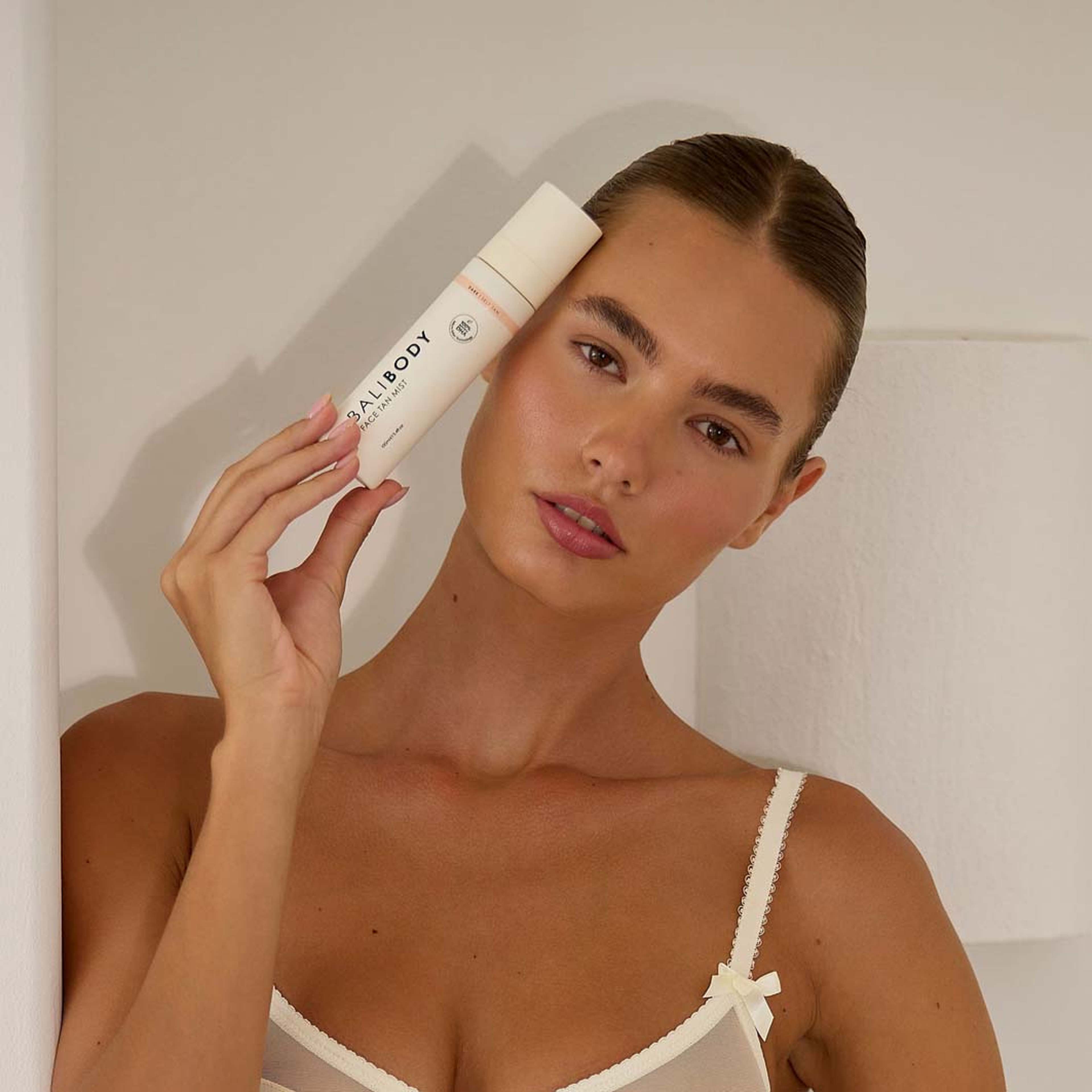 Face Tan Mist Dark, från BALI BODY. Klicka för att öppna bilden i stort format