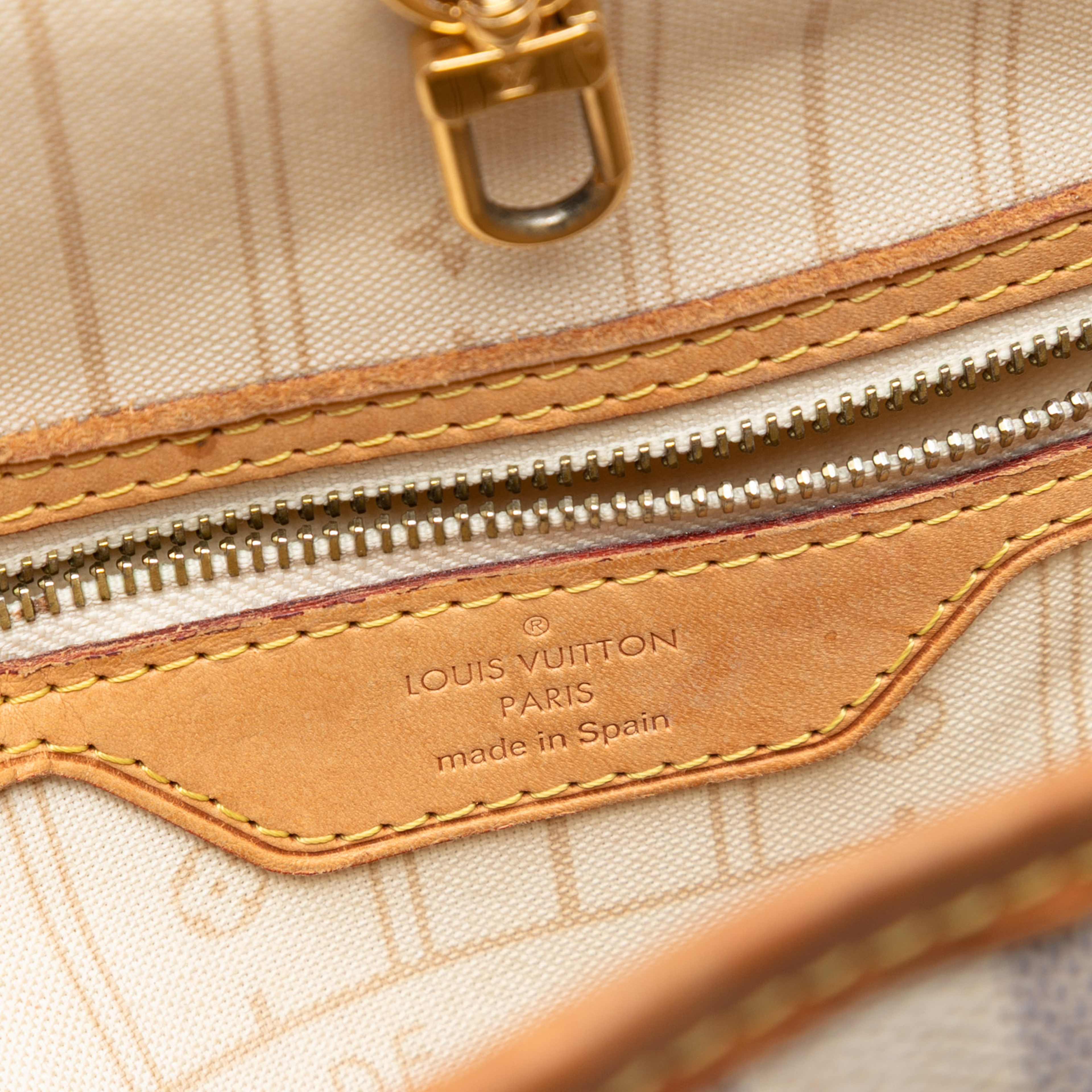 Louis Vuitton Damier Azur Neverfull Mm, från Luxclusif, i färgen white. Klicka för att öppna bilden i stort format