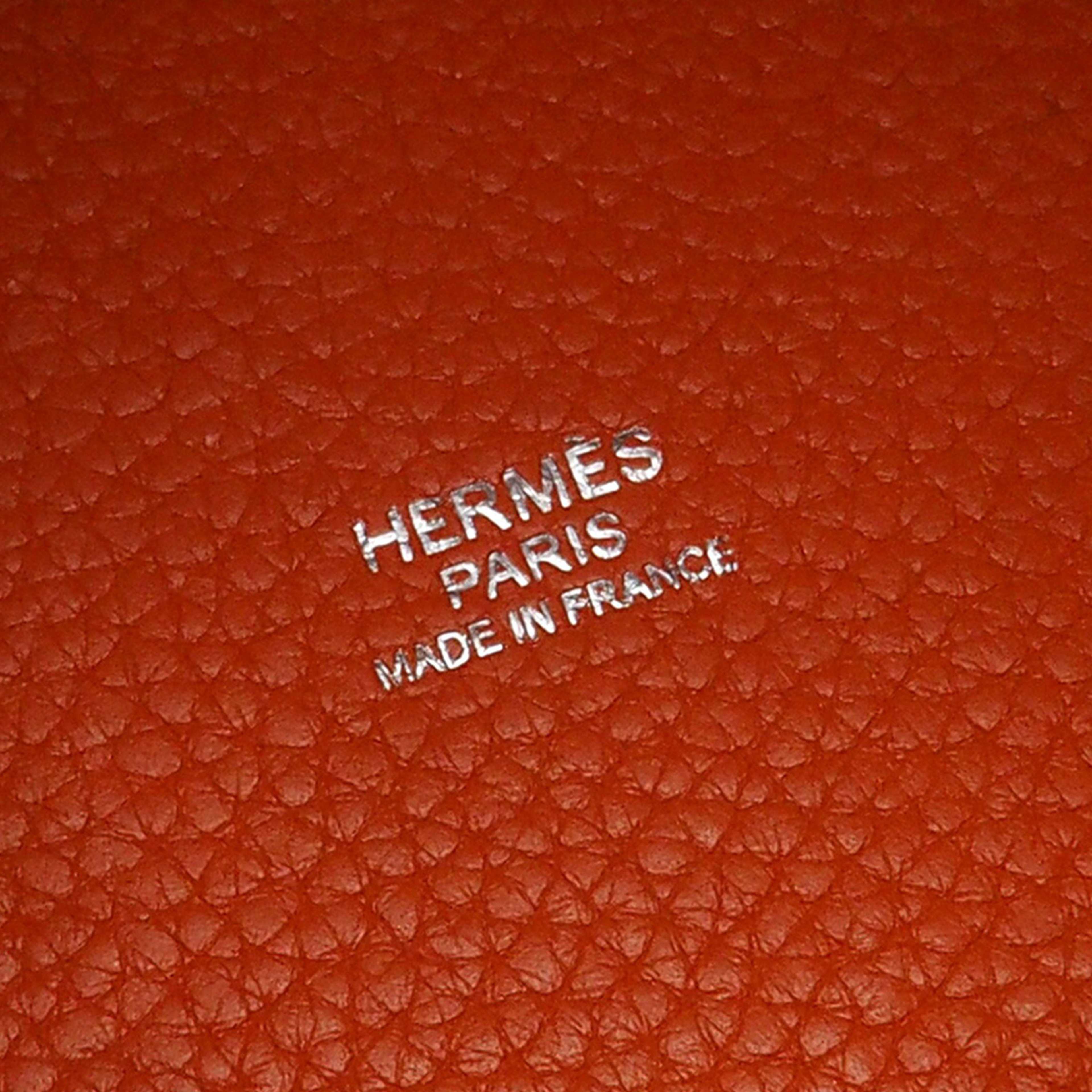 Hermès Clemence Picotin Lock 22, från Luxclusif, i färgen orange. Klicka för att öppna bilden i stort format