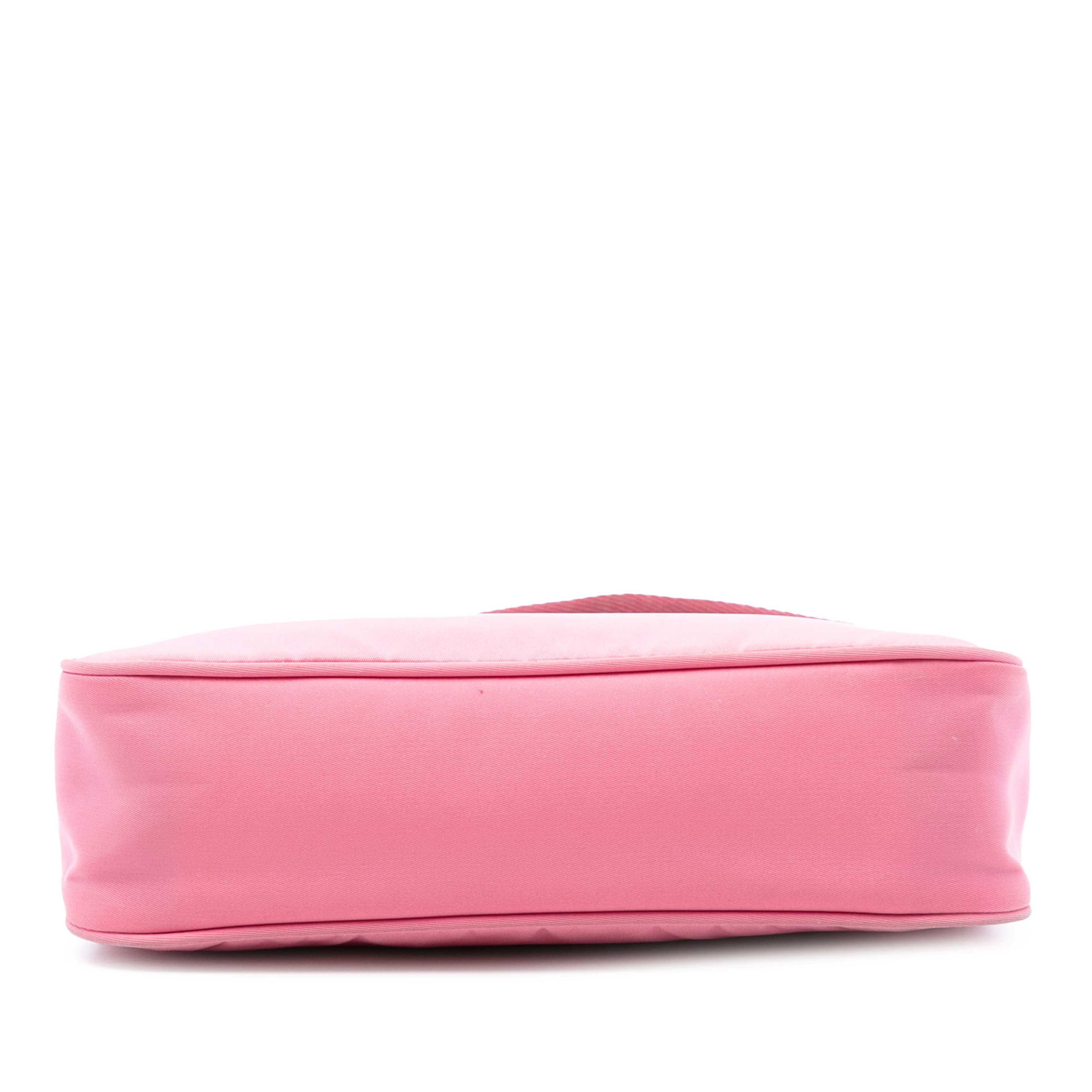 Prada Mini Tessuto Re Edition 2000 Shoulder Bag, från Luxclusif, i färgen pink. Klicka för att öppna bilden i stort format