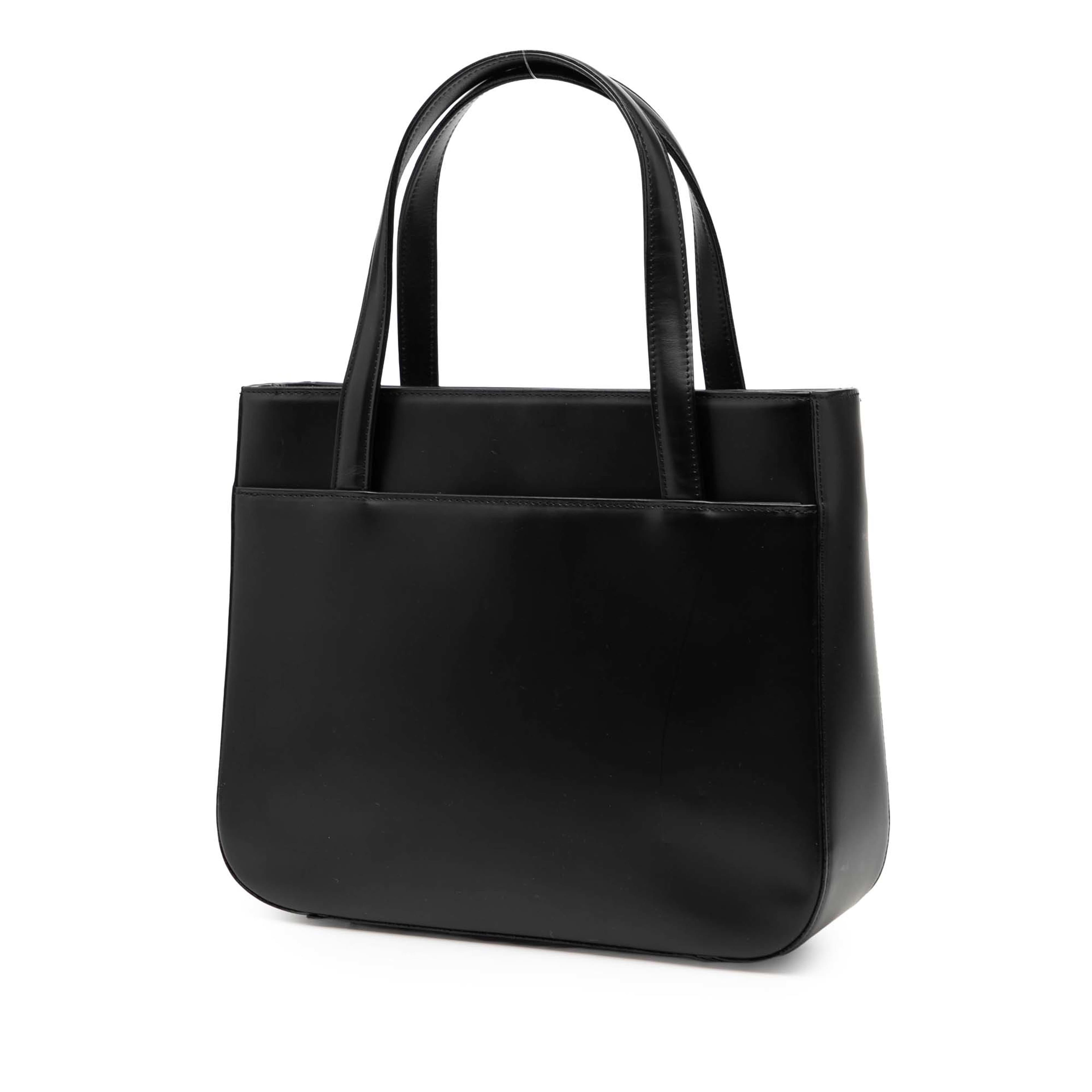Burberry House Check Trimmed Leather Handbag, från Luxclusif, i färgen black. Klicka för att öppna bilden i stort format