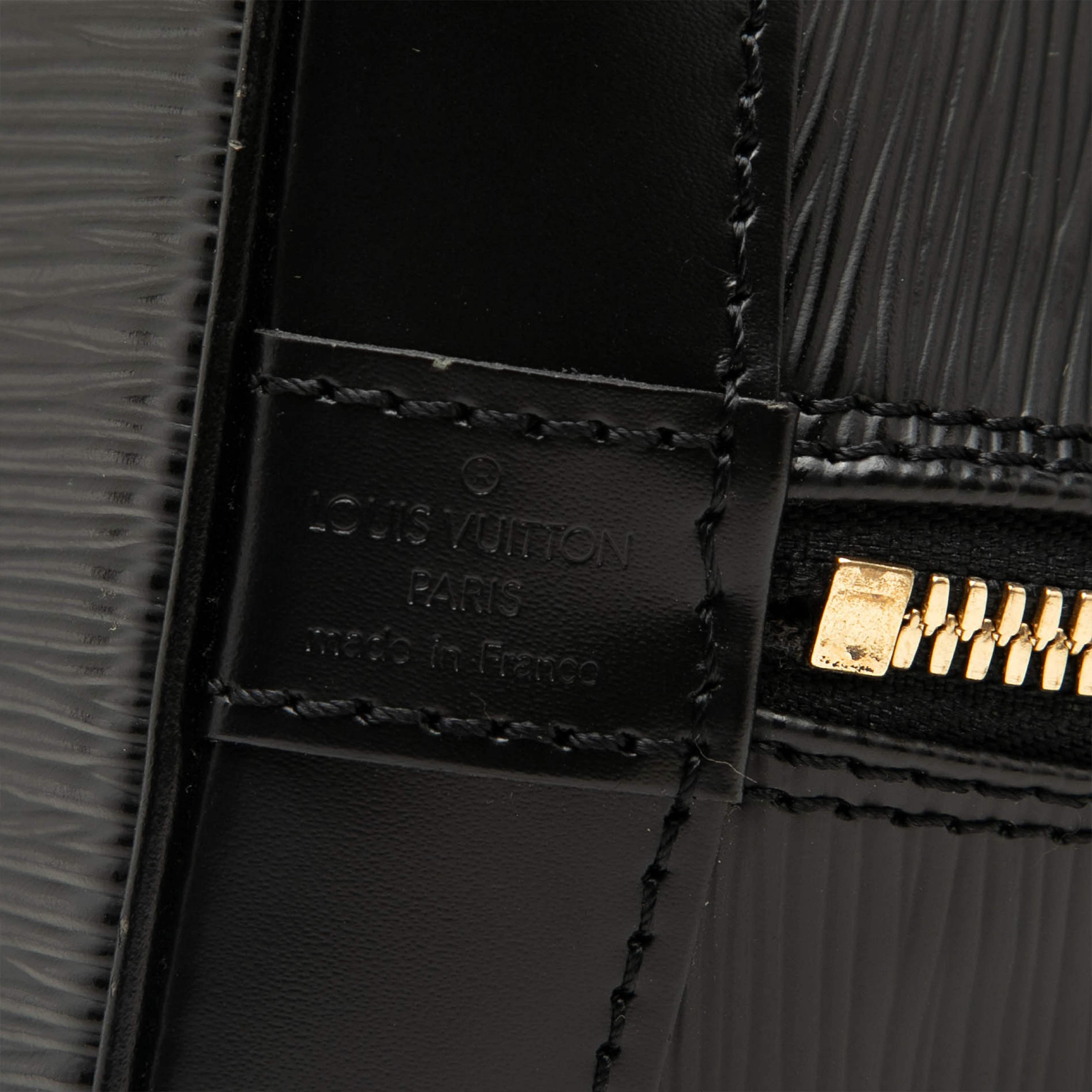 Louis Vuitton Epi Alma Pm, från Luxclusif, i färgen svart. Klicka för att öppna bilden i stort format