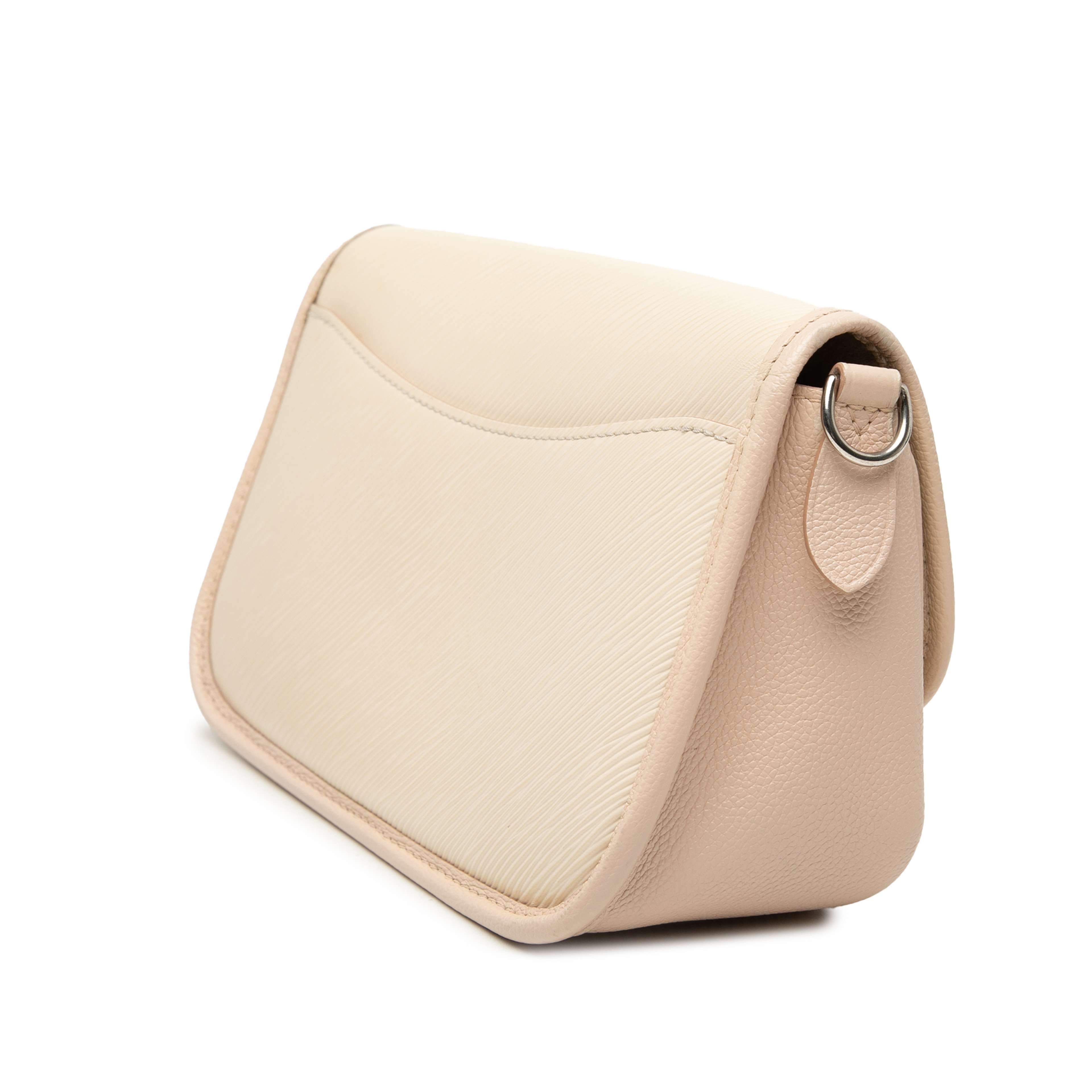 Louis Vuitton Epi Buci, från Luxclusif, i färgen off white. Klicka för att öppna bilden i stort format