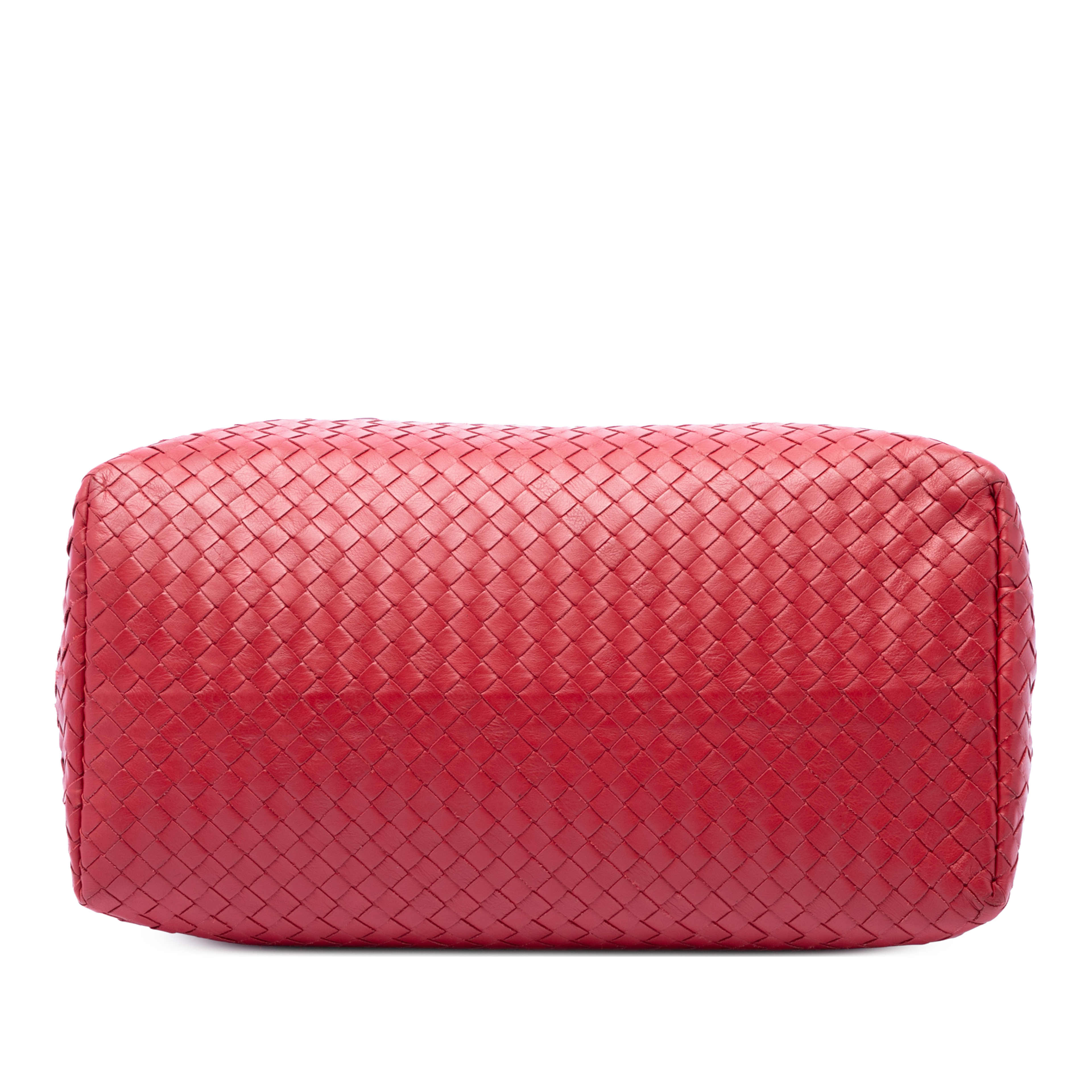 Bottega Veneta Medium Nappa Intrecciato Roma Tote, från Luxclusif, i färgen röd. Klicka för att öppna bilden i stort format