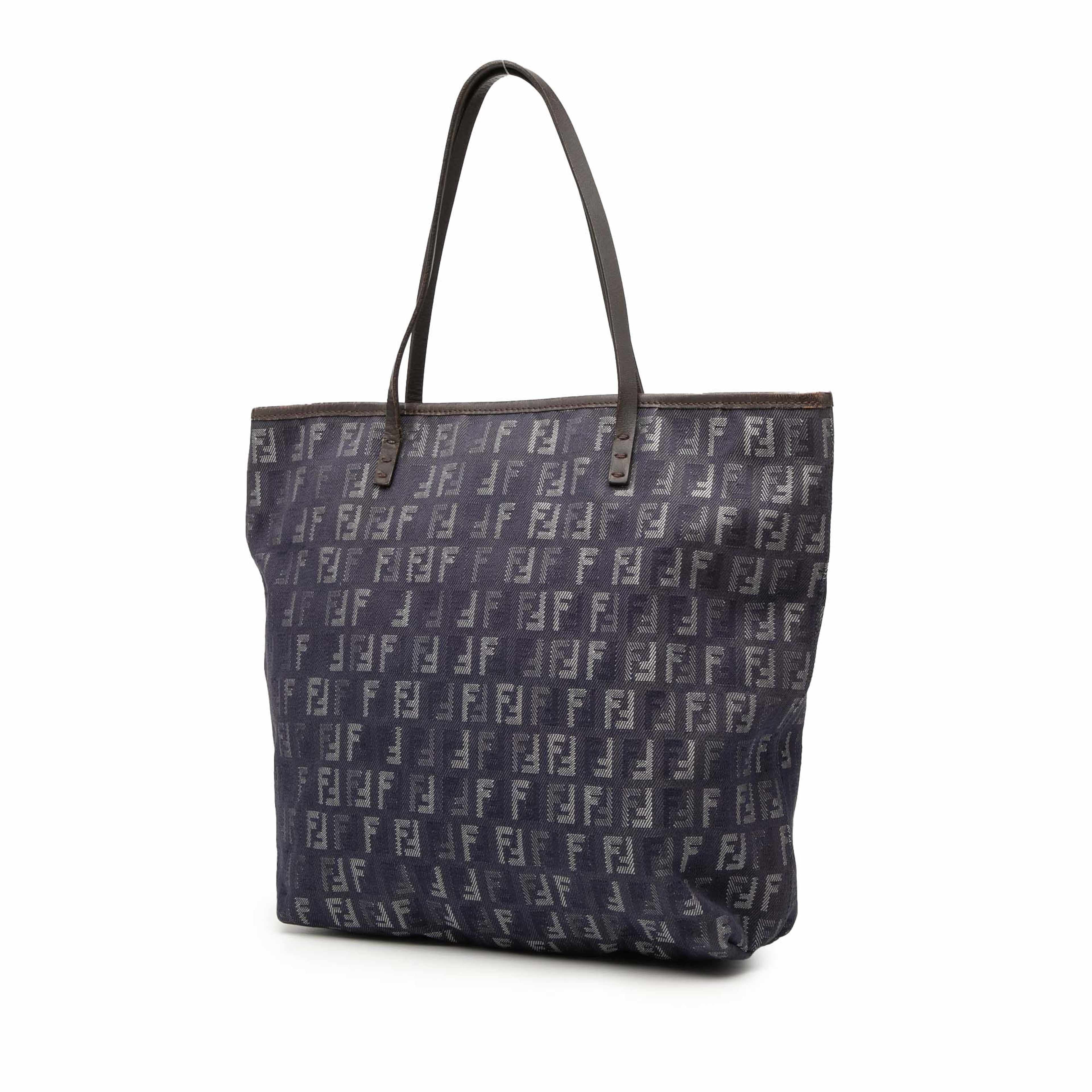 Fendi Zucchino Denim Tote, från Luxclusif, i färgen denim. Klicka för att öppna bilden i stort format