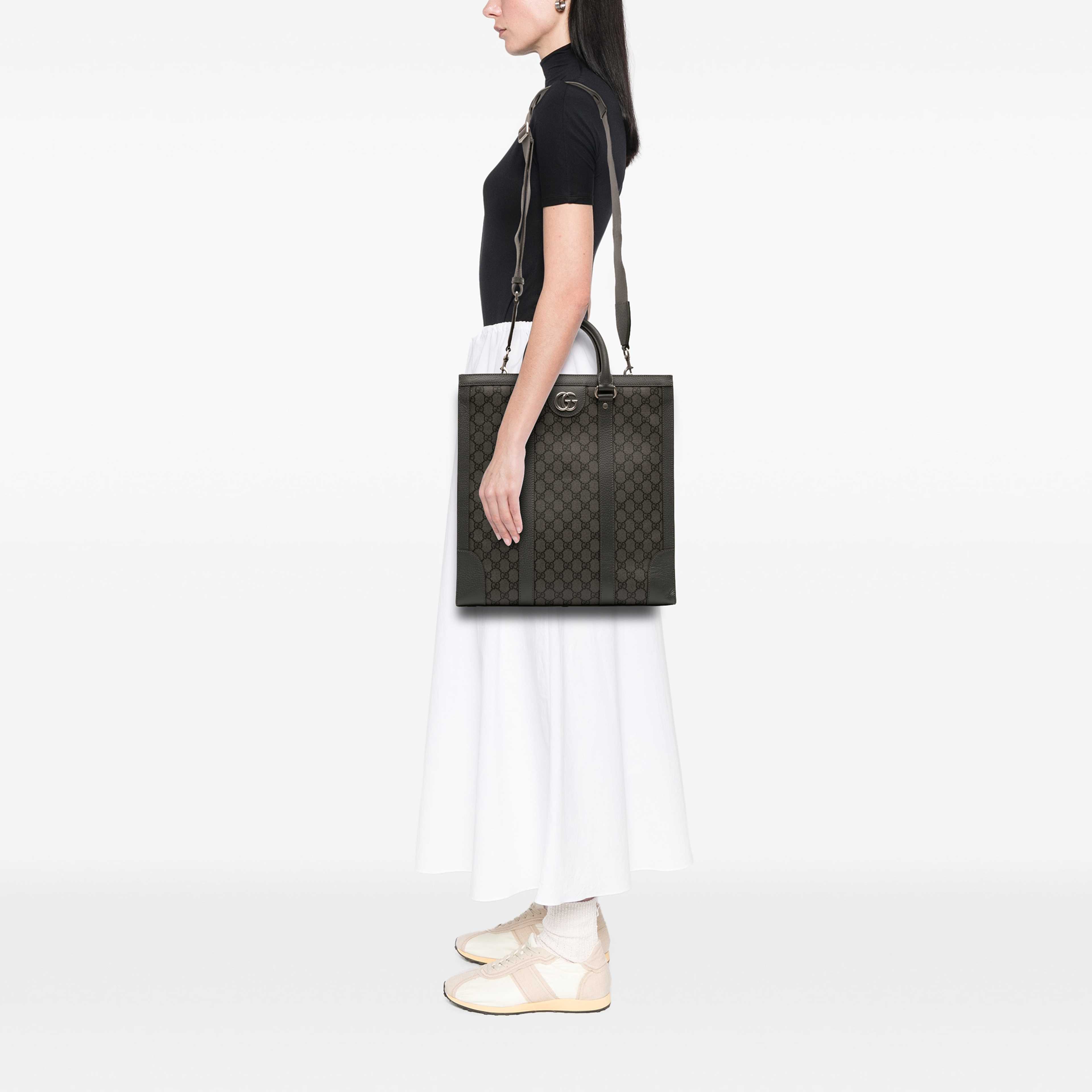 Gucci Medium Gg Supreme Ophidia Vertical Tote, från Luxclusif, i färgen grå. Klicka för att öppna bilden i stort format