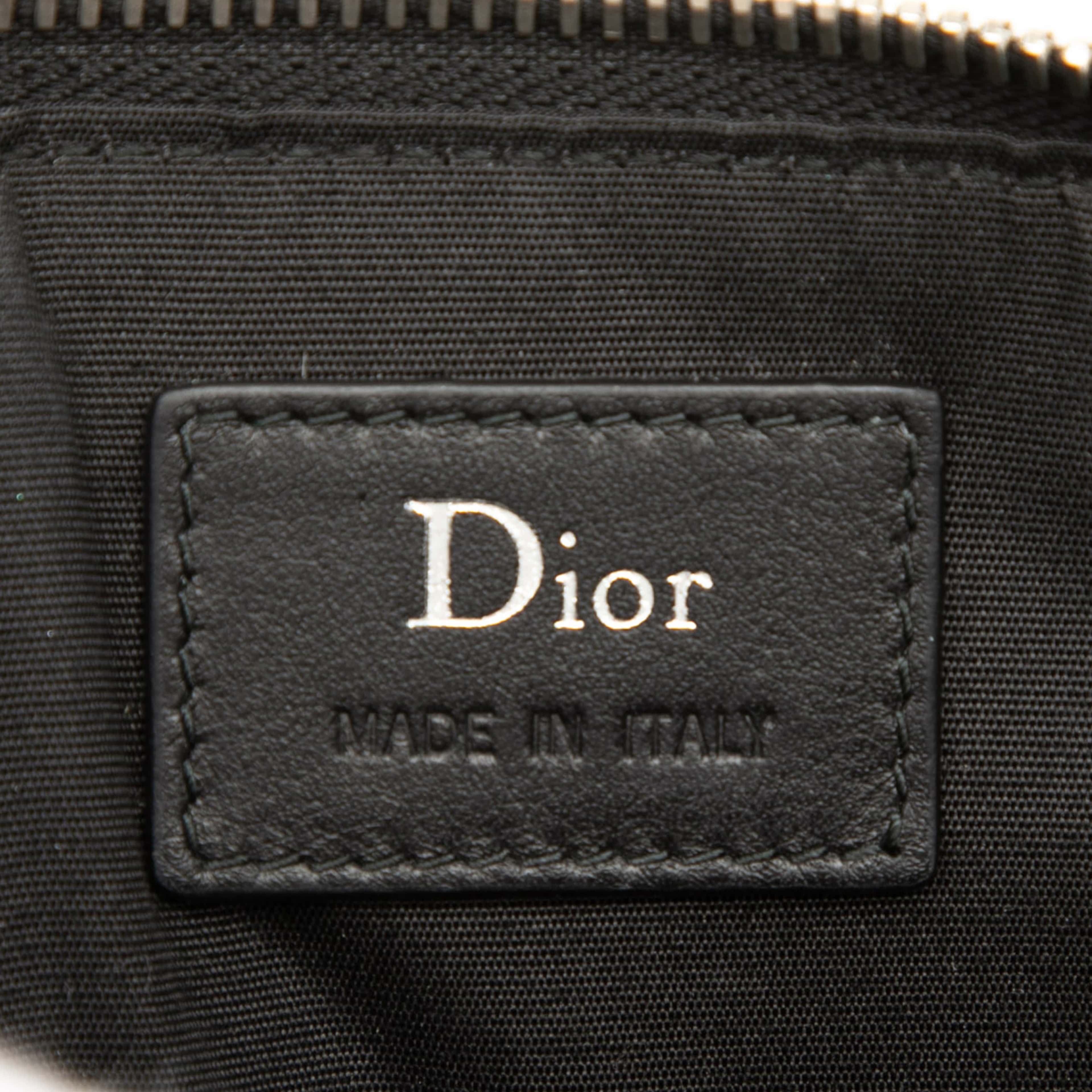 Dior Leather Bee Zip Top Pouch, från Luxclusif, i färgen black. Klicka för att öppna bilden i stort format