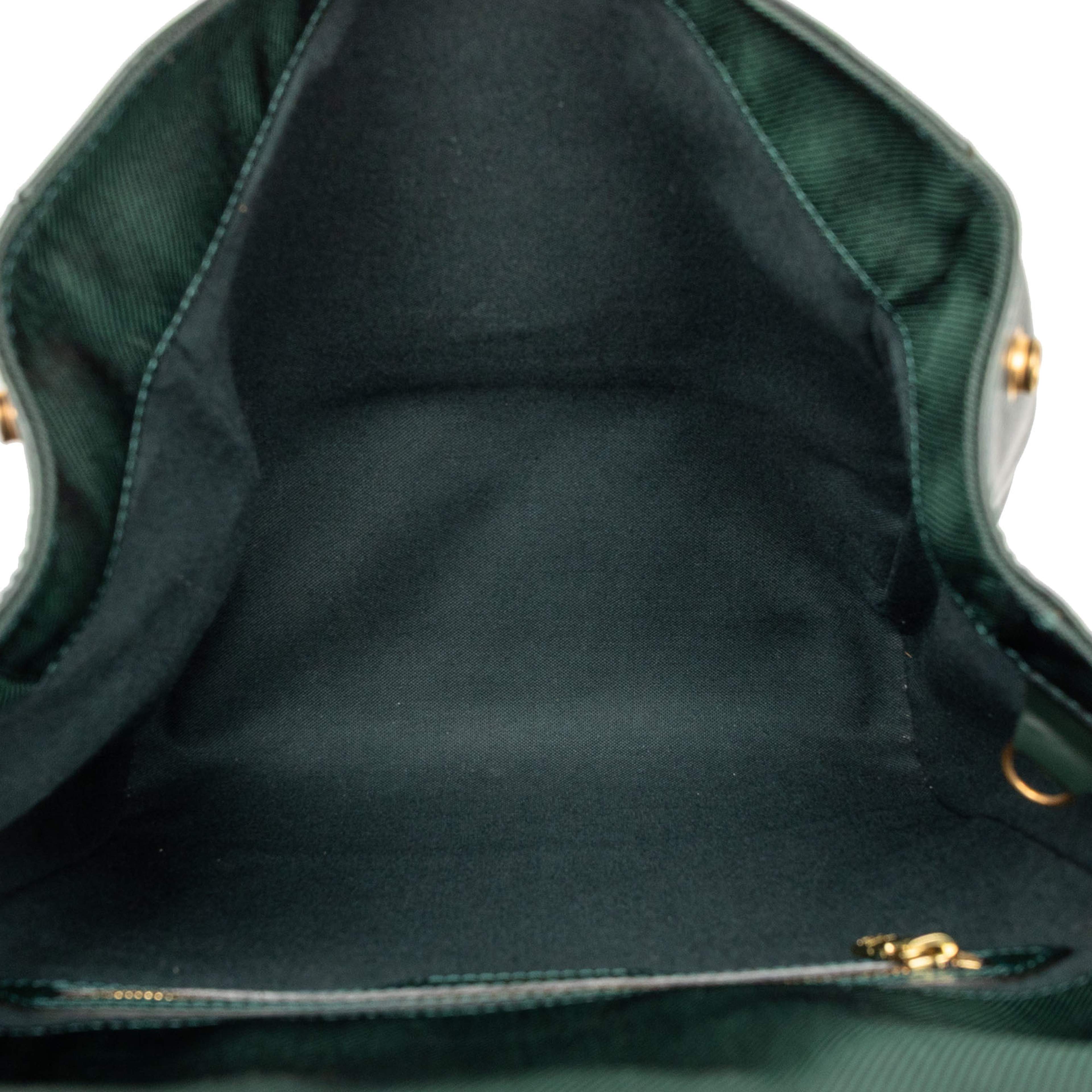 Louis Vuitton Taiga Cassiar, från Luxclusif, i färgen dark green. Klicka för att öppna bilden i stort format