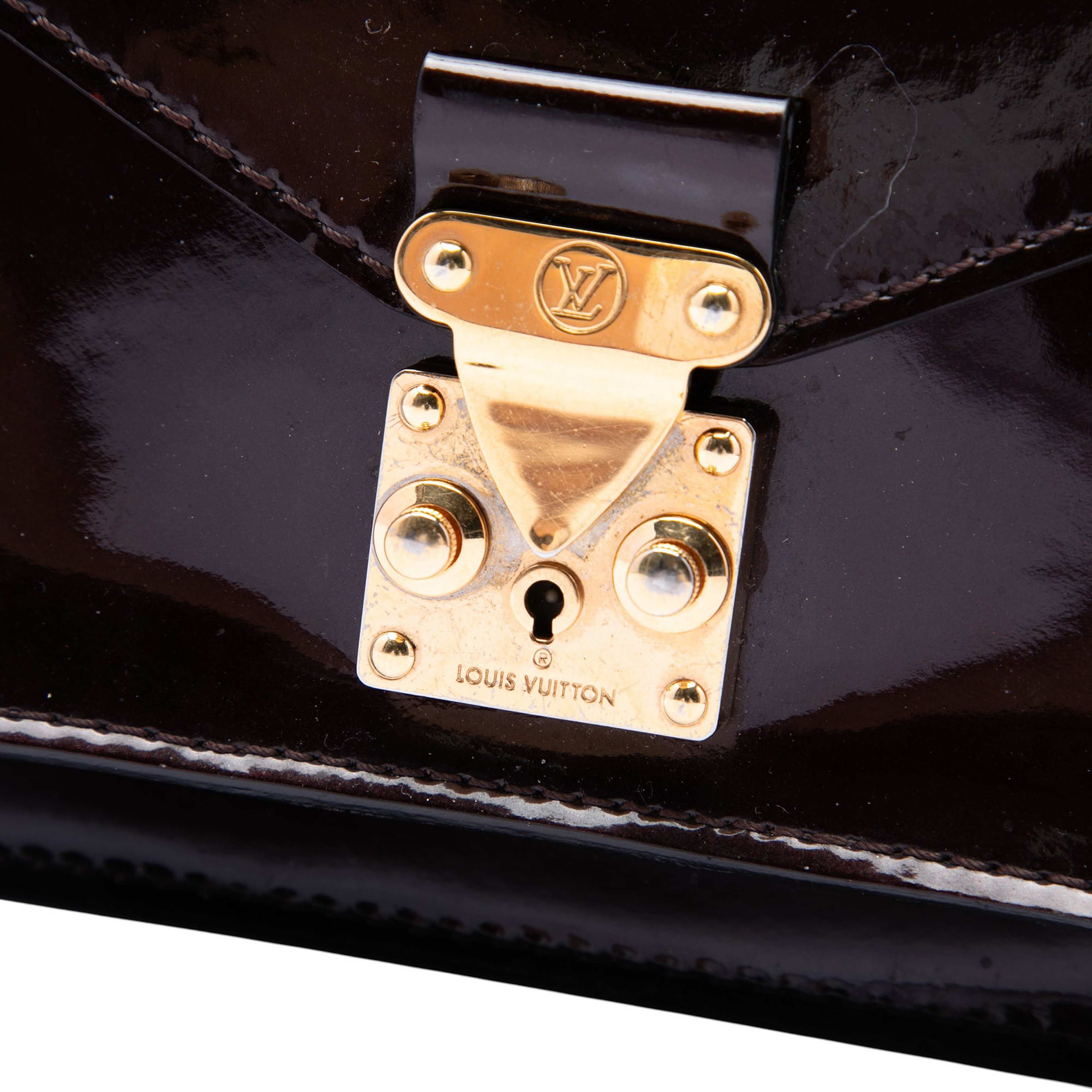 Louis Vuitton Vernis Monceau Bb, från Luxclusif, i färgen purpur. Klicka för att öppna bilden i stort format