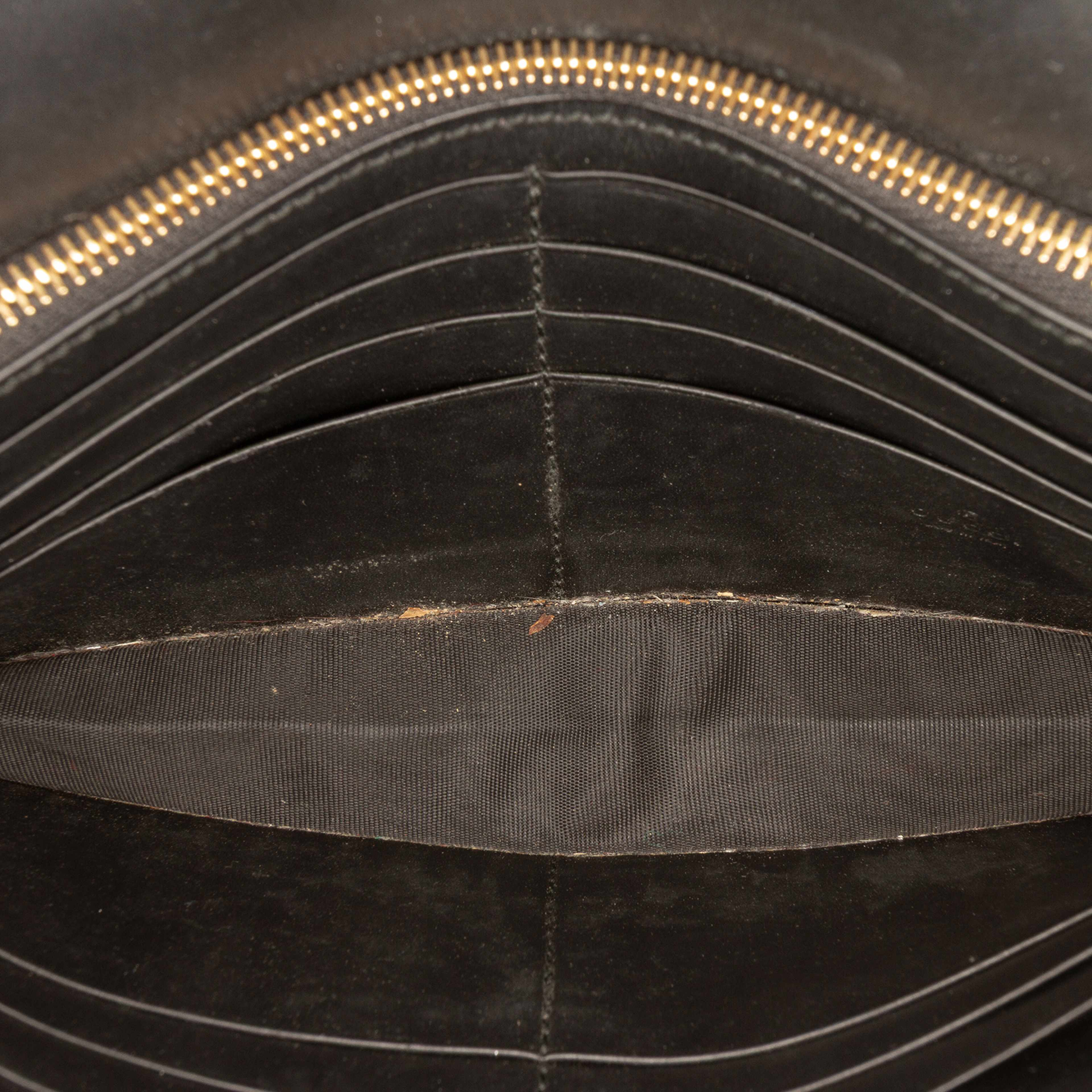 Gucci Guccissima Interlocking G Wallet On Chain, från Luxclusif, i färgen black. Klicka för att öppna bilden i stort format