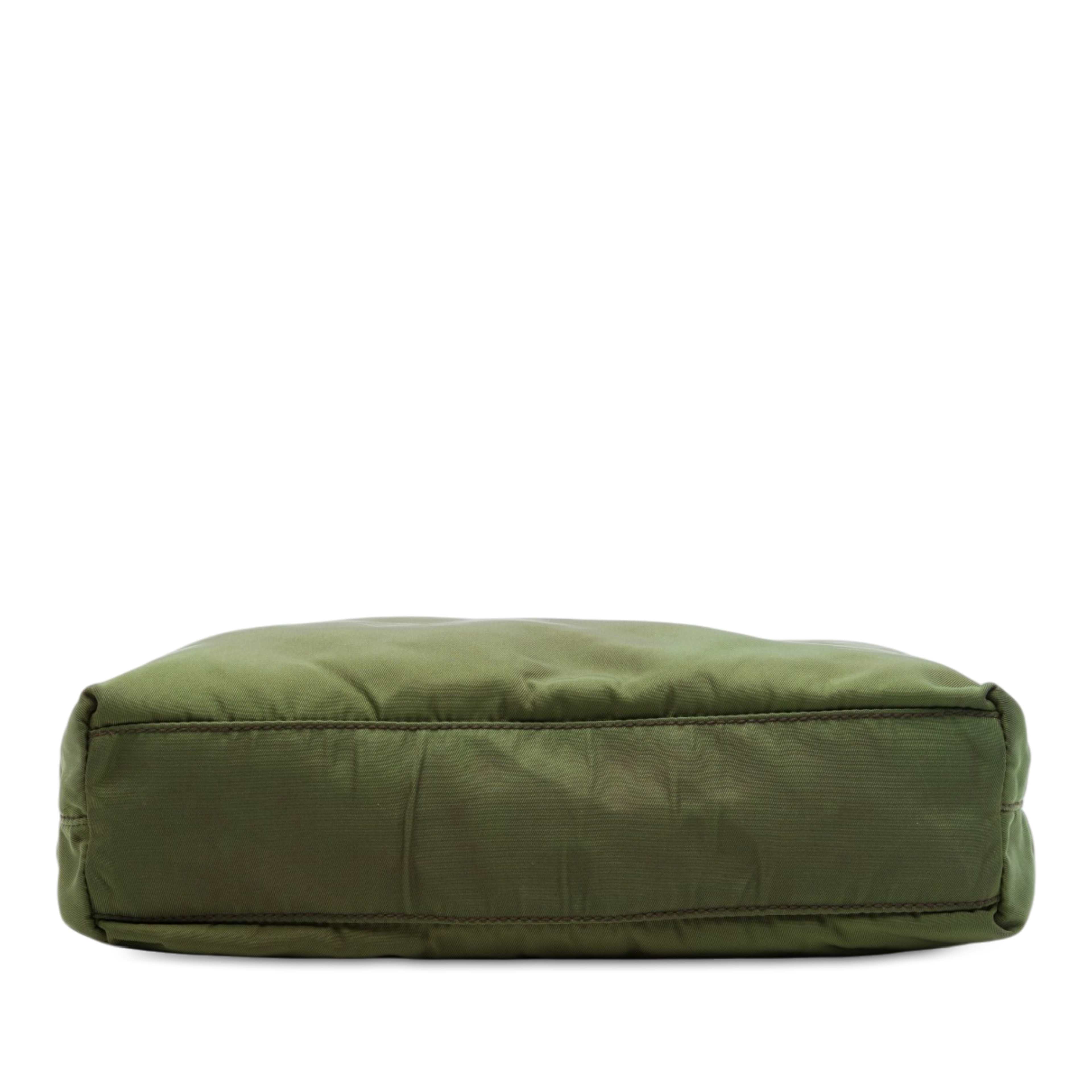 Prada Tessuto Tote, från Luxclusif, i färgen grön. Klicka för att öppna bilden i stort format