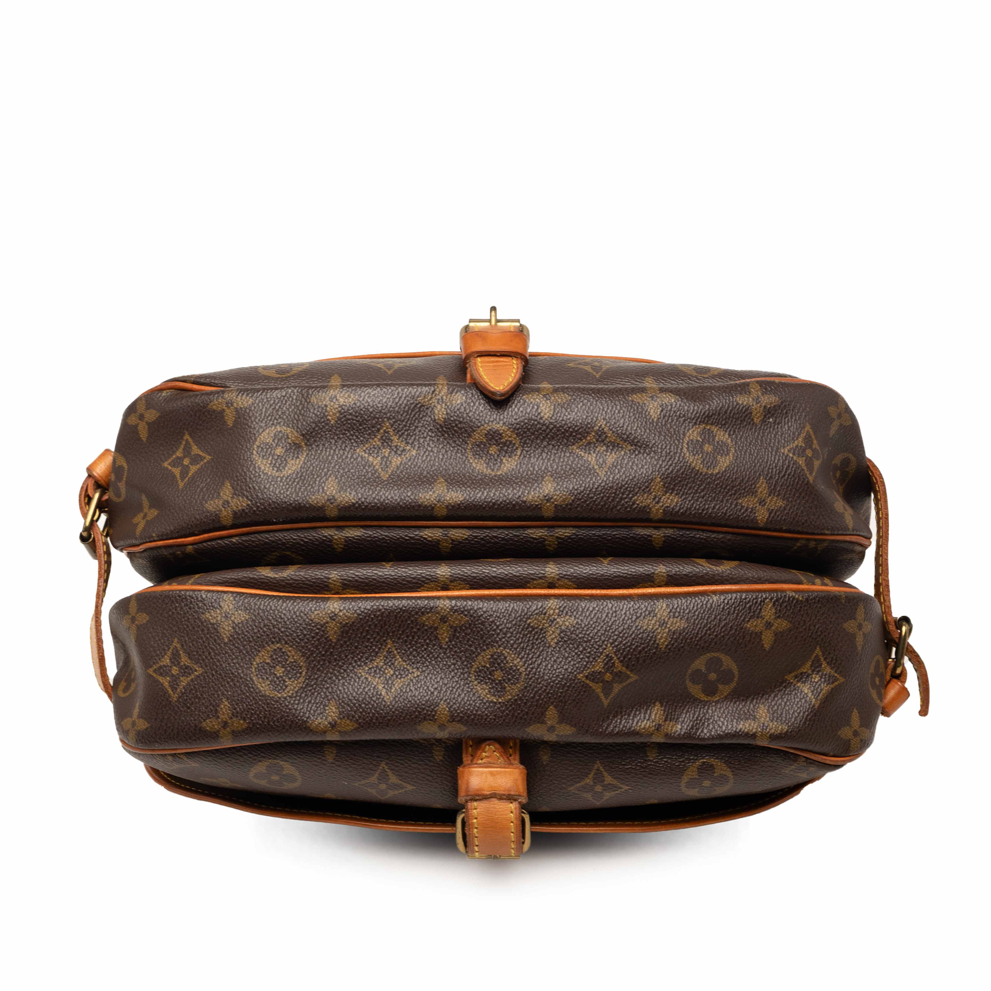 Louis Vuitton Monogram Saumur 30, från Luxclusif, i färgen brown. Klicka för att öppna bilden i stort format