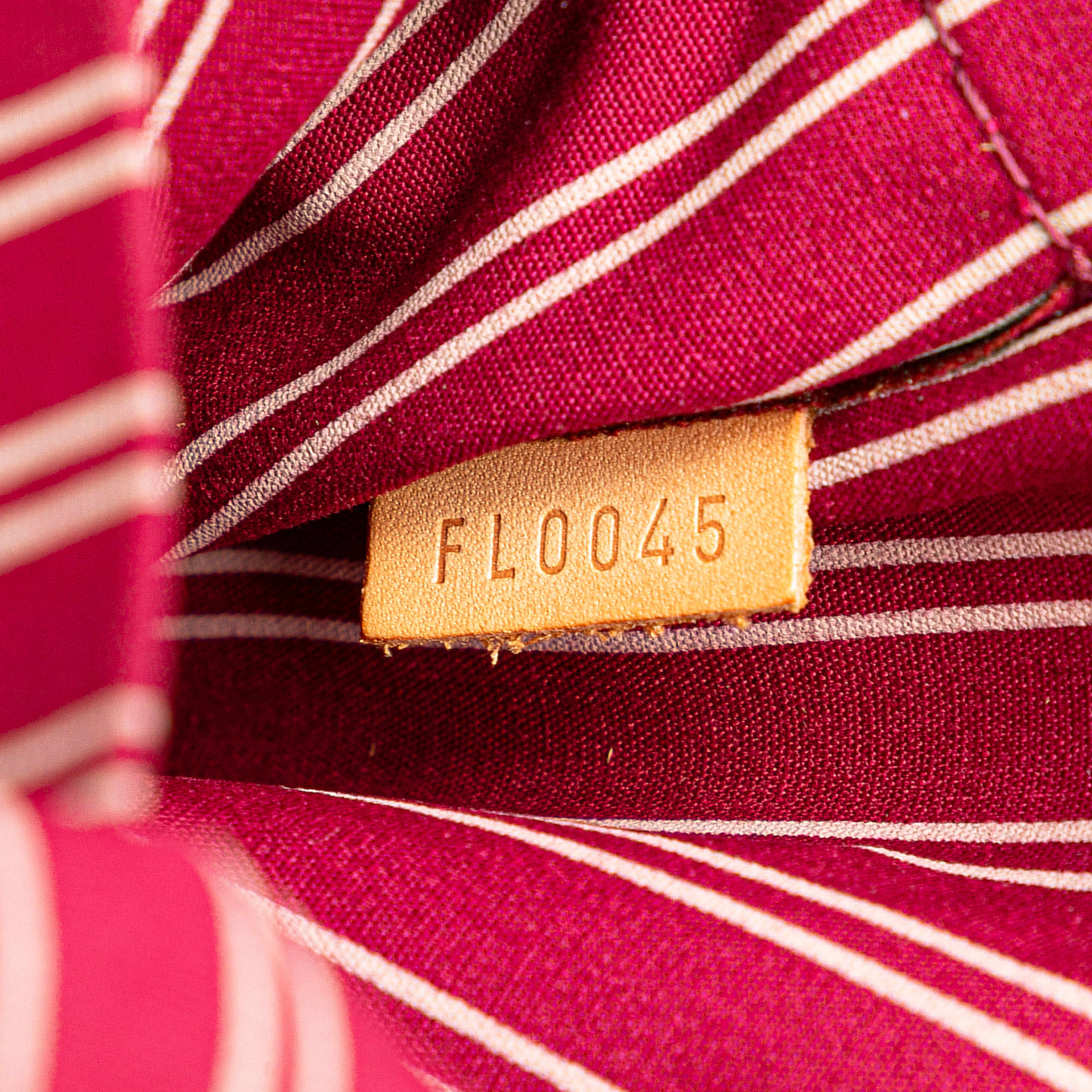 Louis Vuitton Antigua Cabas Pm, från Luxclusif, i färgen red. Klicka för att öppna bilden i stort format