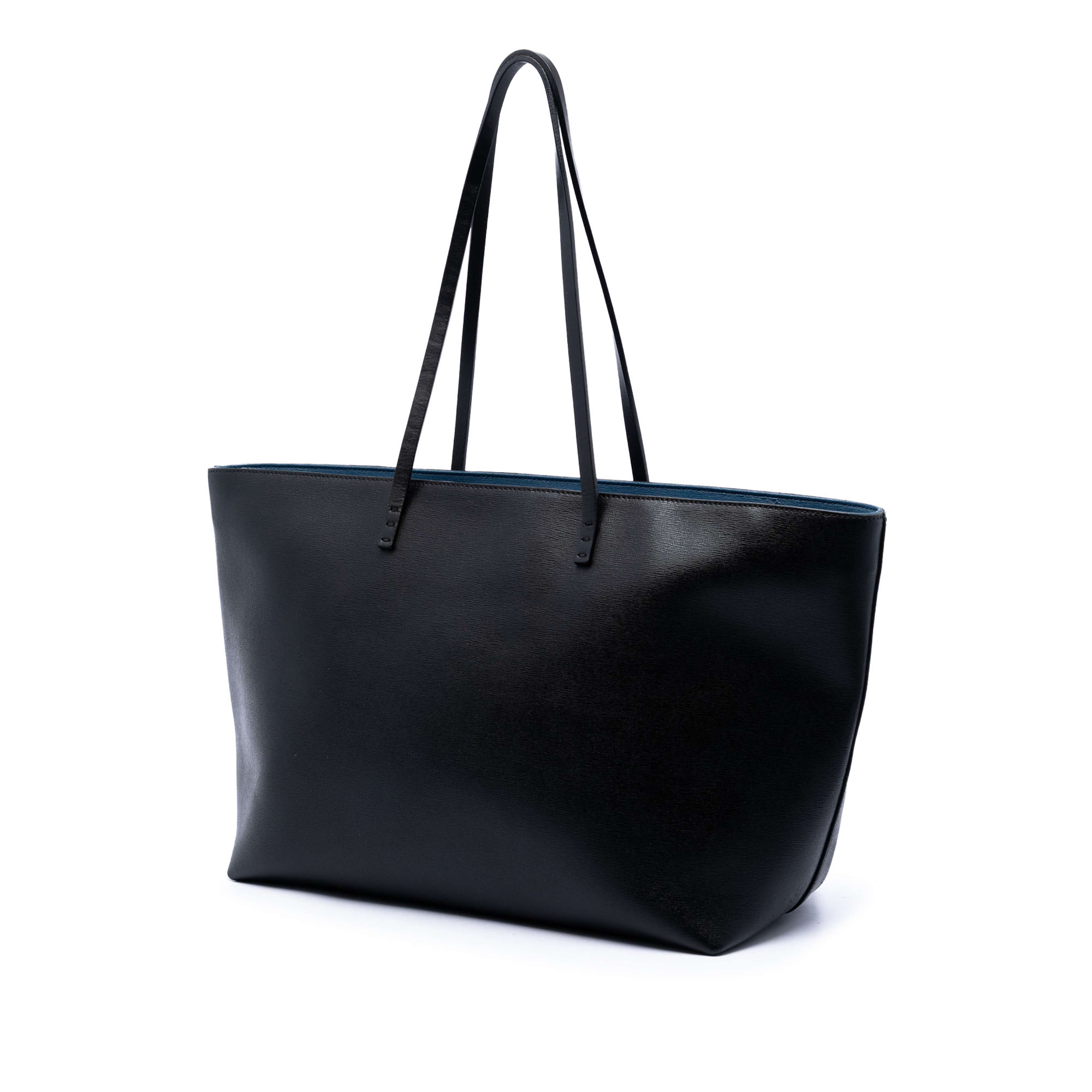 Fendi Leather Monster Roll Tote, från Luxclusif, i färgen black. Klicka för att öppna bilden i stort format