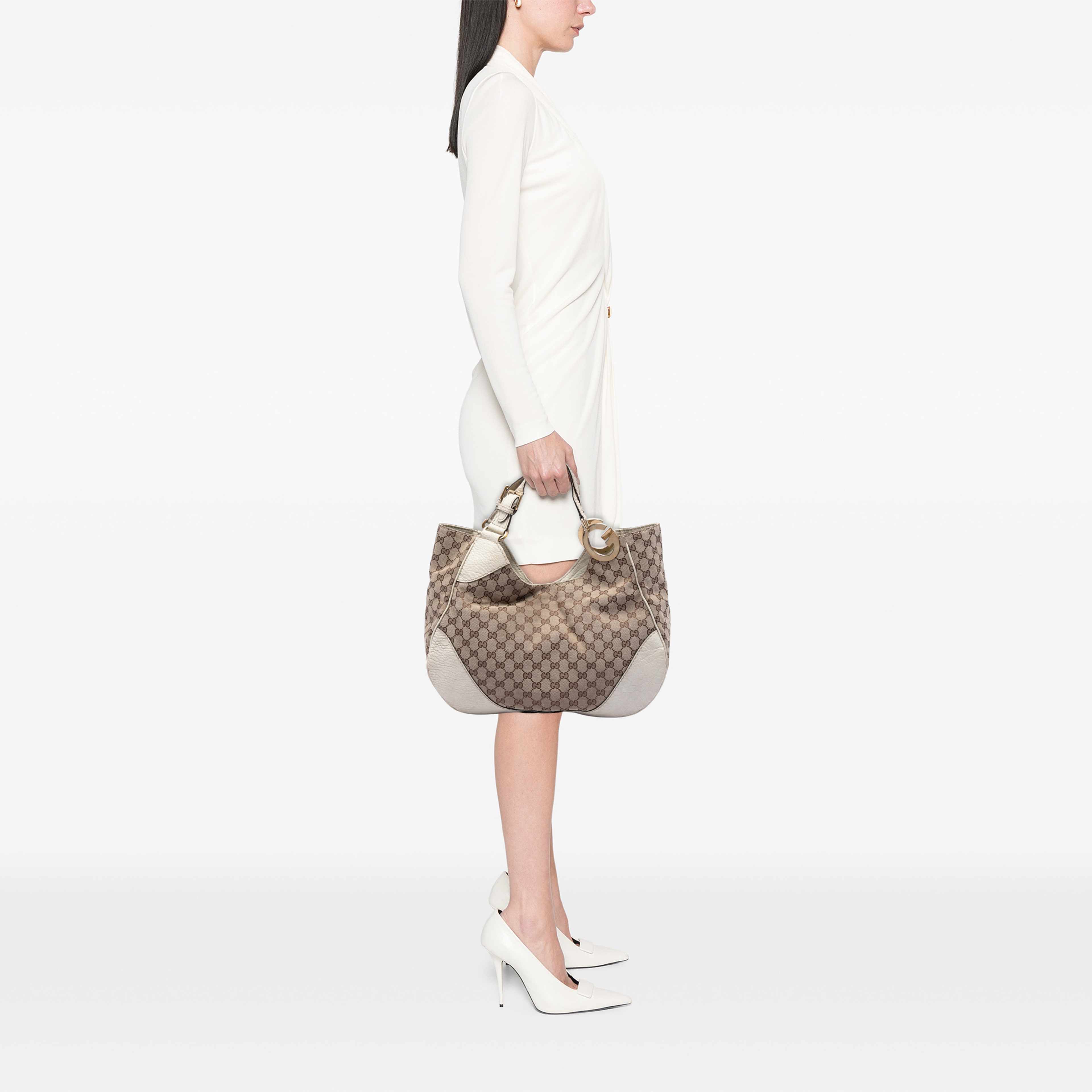 Gucci Gg Canvas Charlotte Tote, från Luxclusif, i färgen beige. Klicka för att öppna bilden i stort format