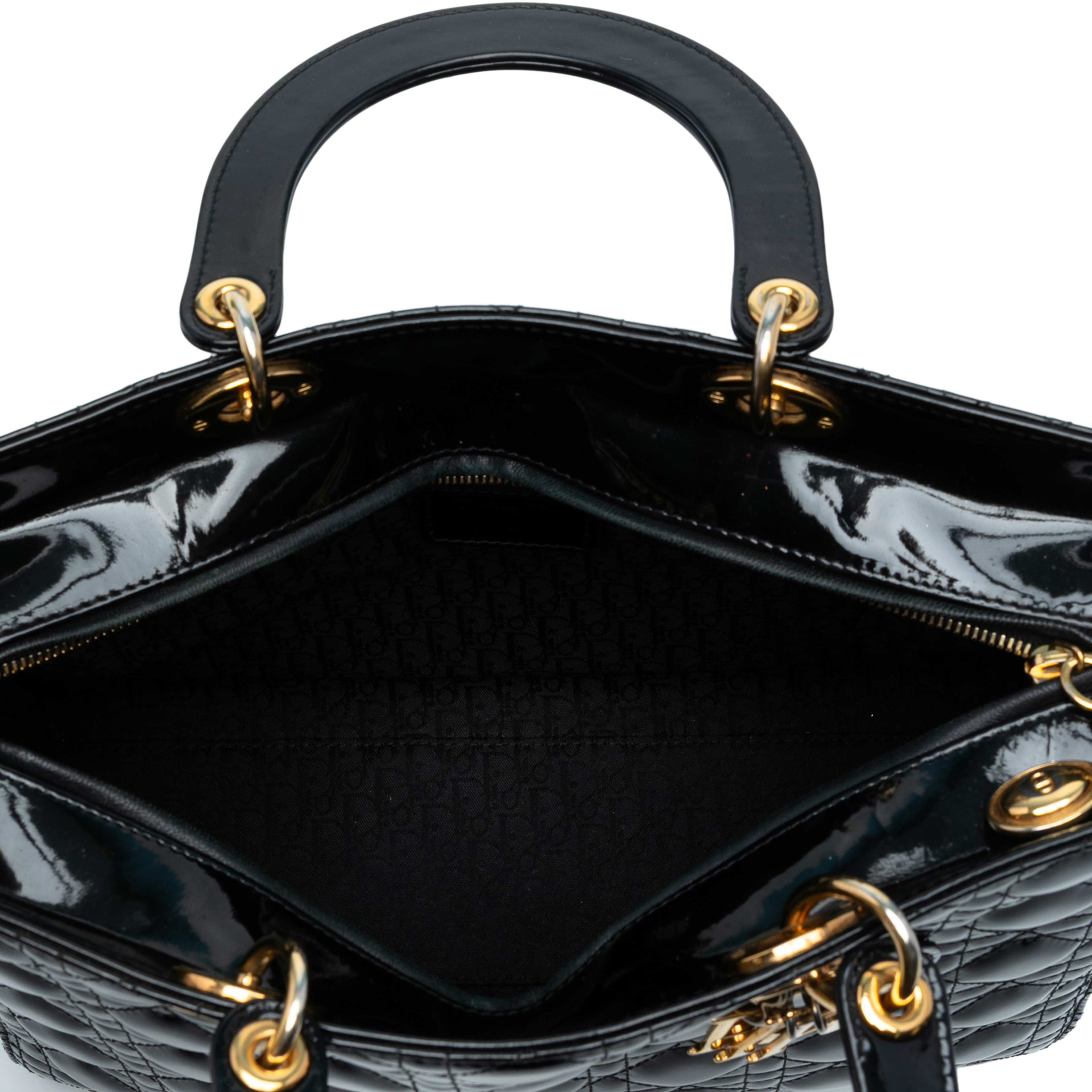 Dior Large Patent Cannage Lady Dior, från Luxclusif, i färgen black. Klicka för att öppna bilden i stort format