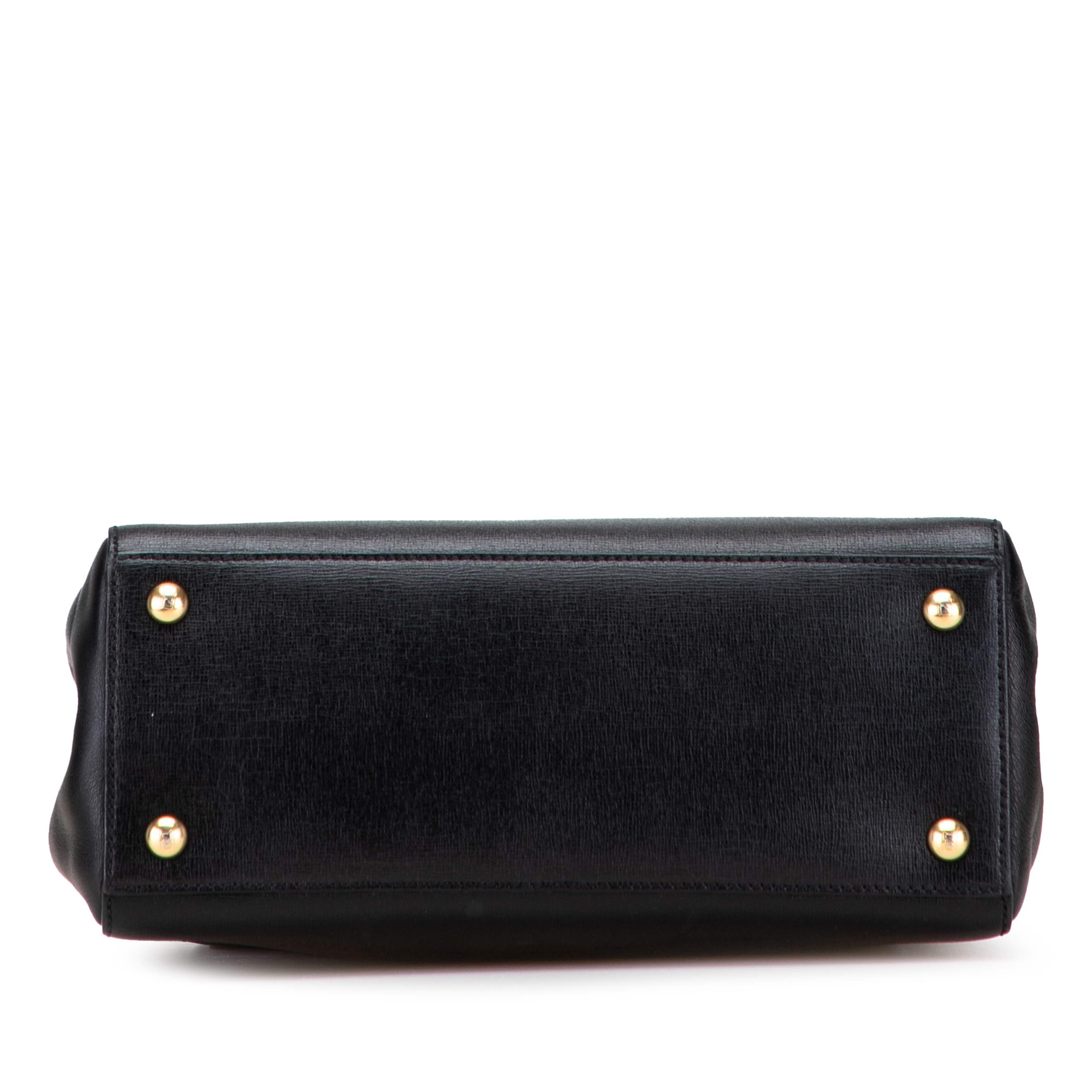 Fendi 2jours Leather Satchel, från Luxclusif, i färgen black.