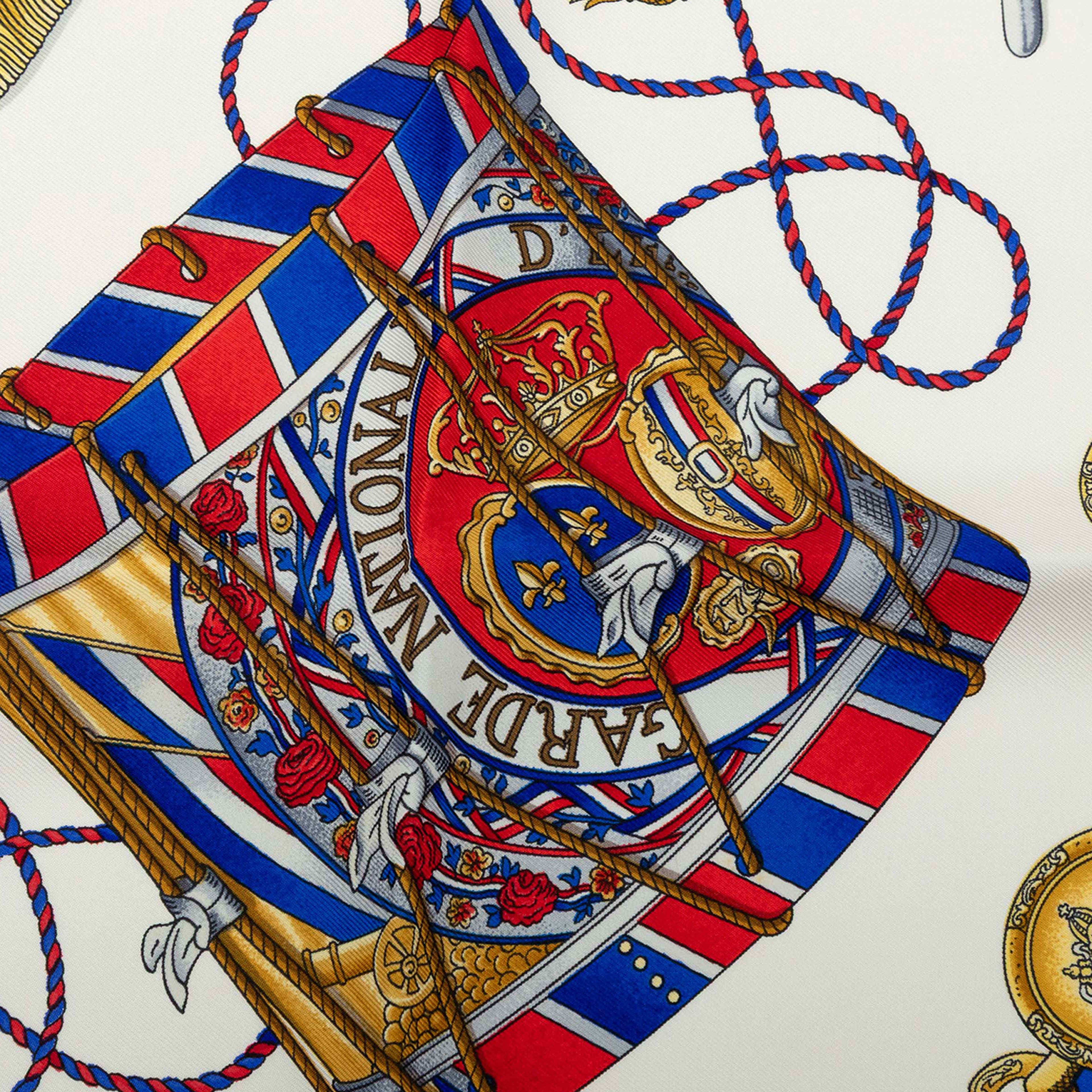 Hermès Les Tambours Silk Scarf 90, från Luxclusif, i färgen vit. Klicka för att öppna bilden i stort format
