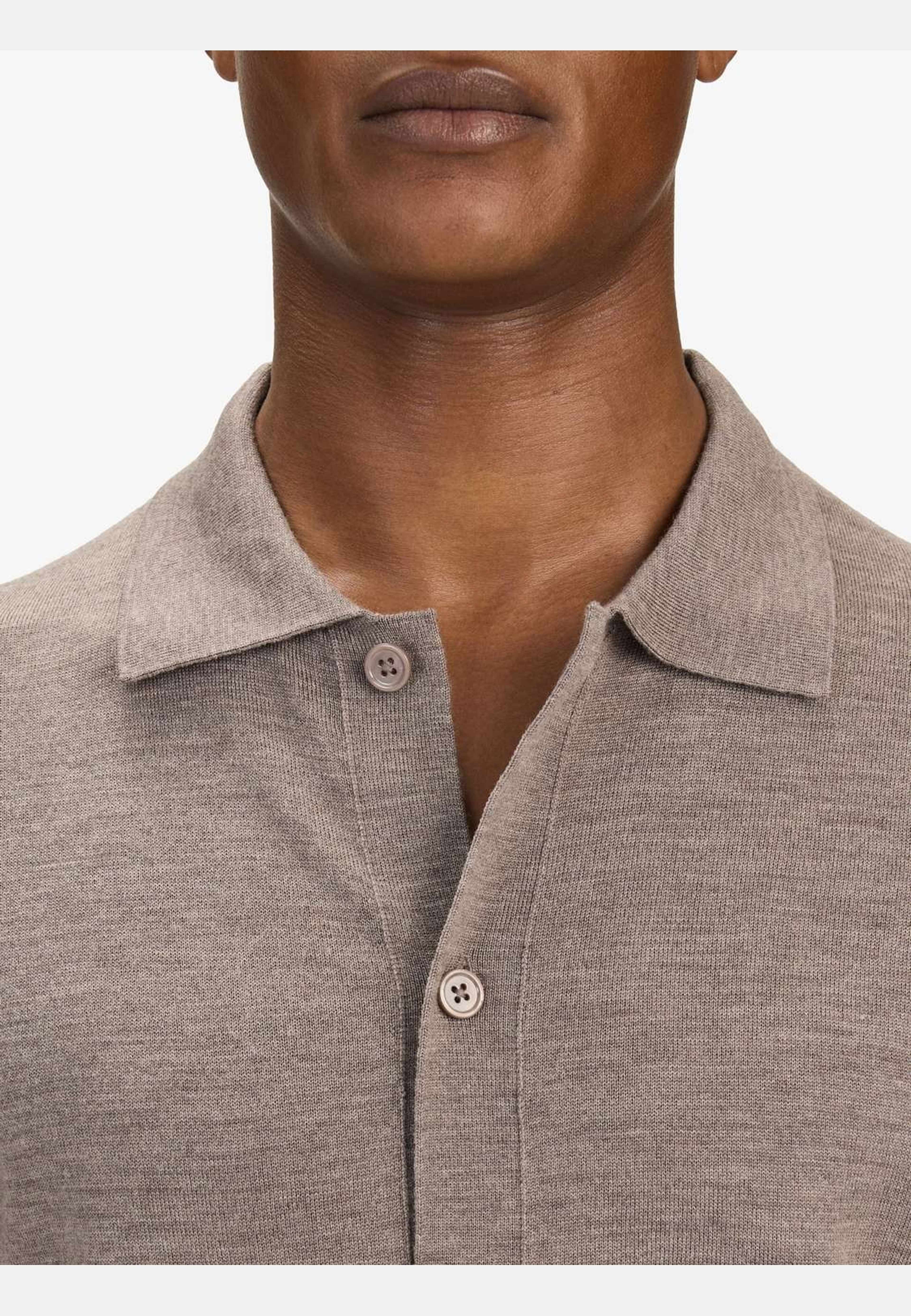 Merino Buttoned Cardigan (bastian), från John Henric, i färgen mid brown. Klicka för att öppna bilden i stort format